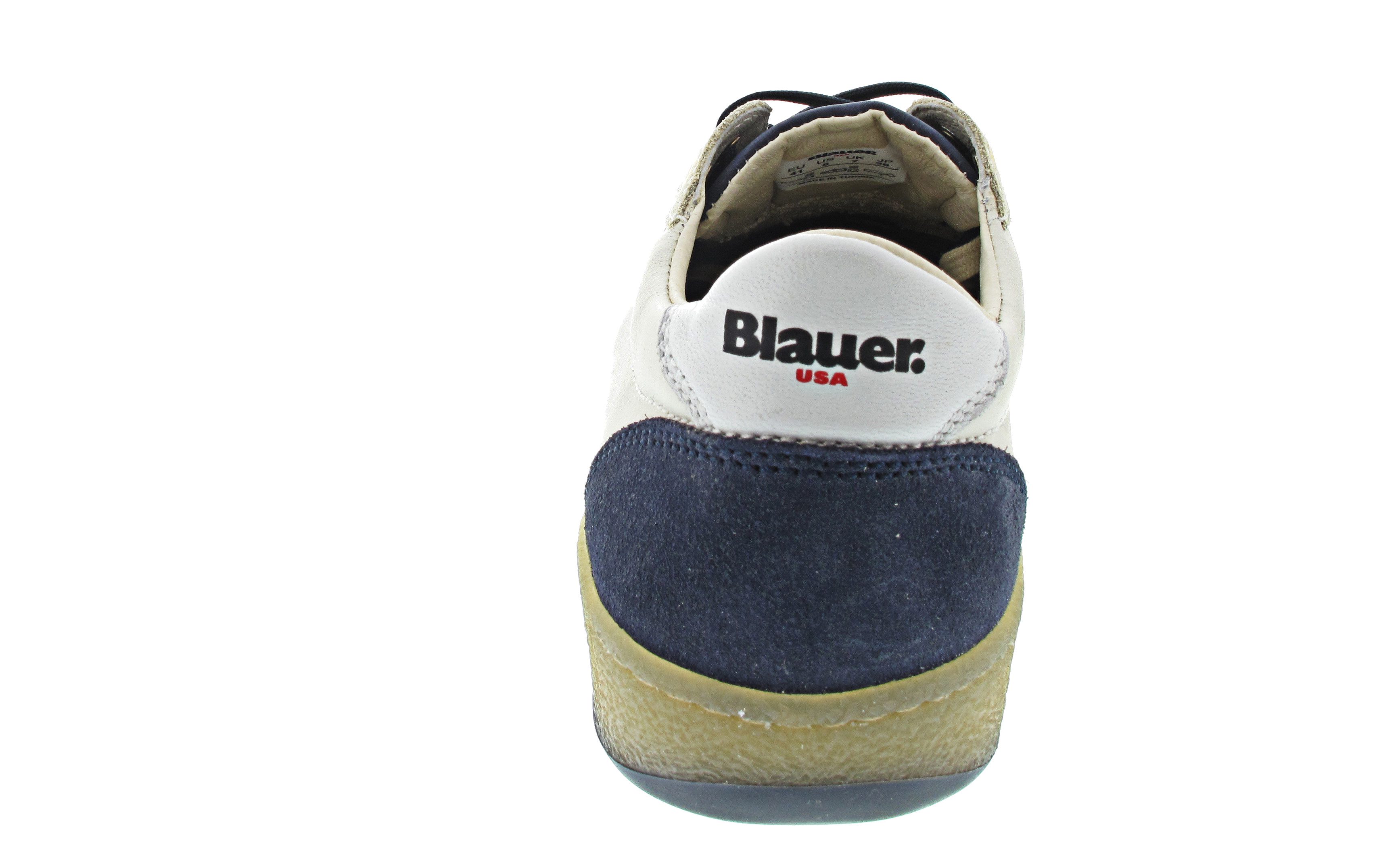 Blauer Sneaker