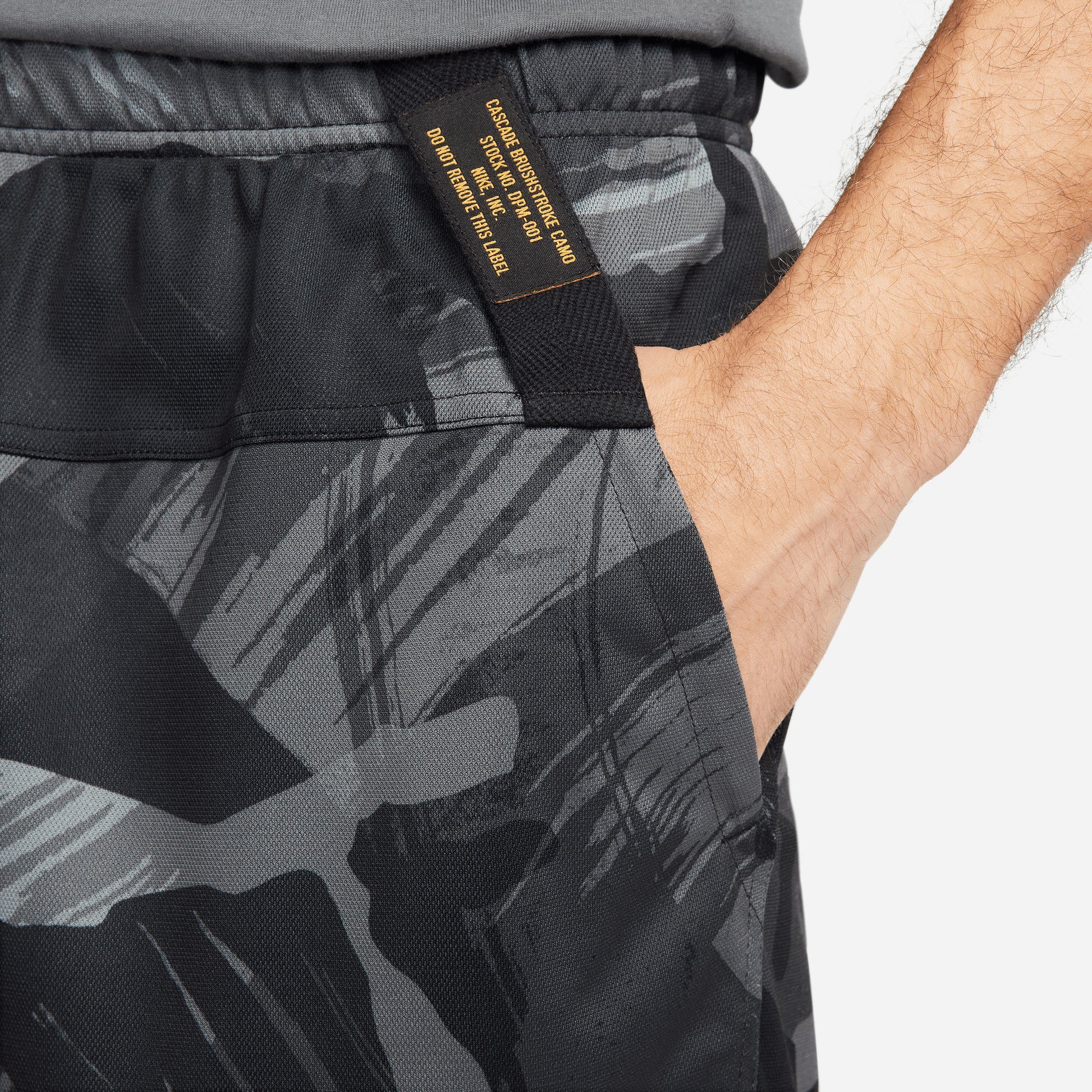 MILK TOTALITY SUEDE/COCONUT FITNESS MEN'S Trainingsshorts DRI-FIT CAMO SHORTS " UNLINED BLACK/GOLD Nike