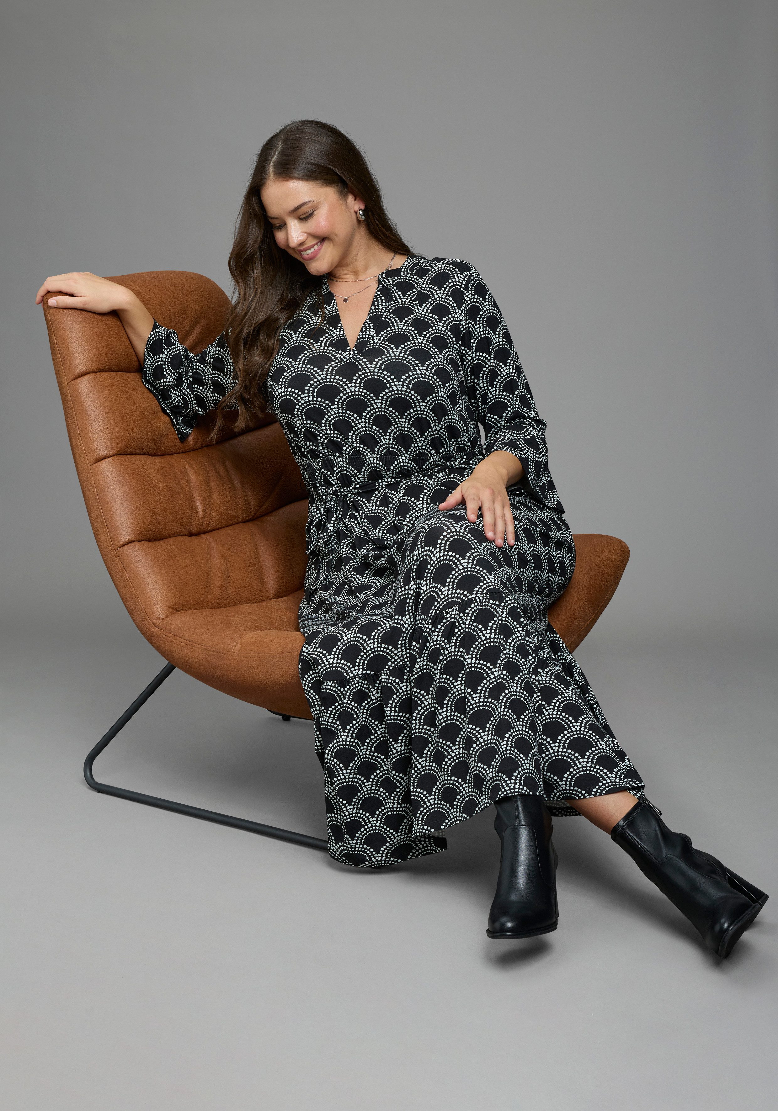 Laura Scott CURVE Maxikleid Große Größen Maxikleid knöchellang, aus elastischer Viskosemischung – Bild 5 von 5