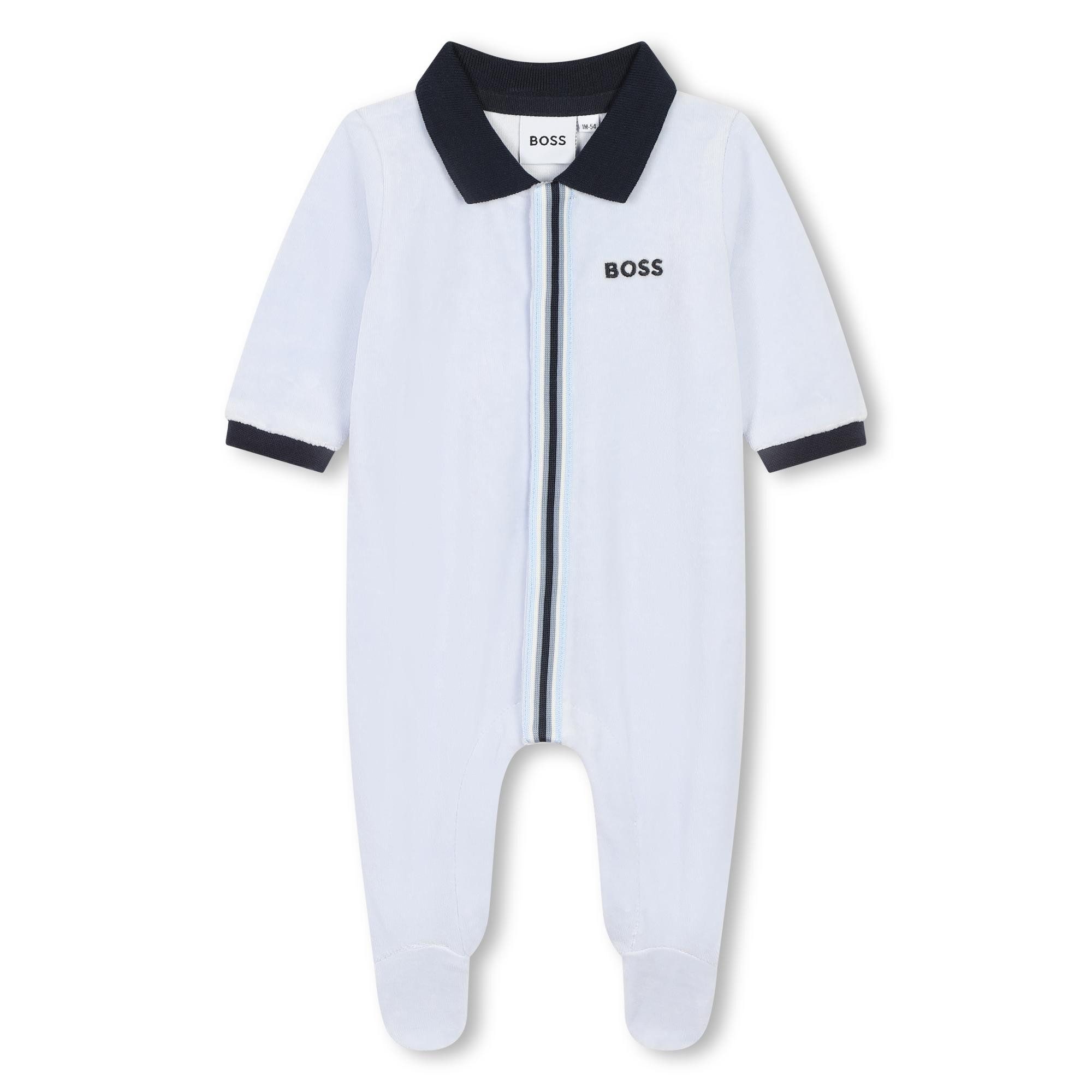 Boss Kidswear Strampler BOSS Baby Velours-Pyjama himmelblau mit schwarzem Polokragen