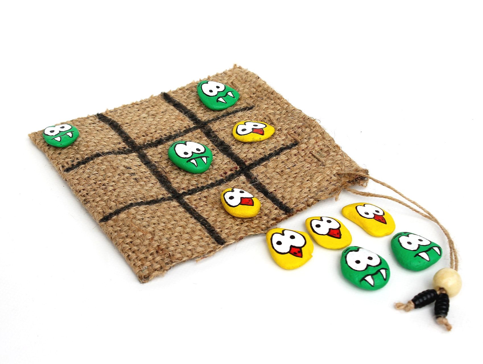 DanDiBo Spielesammlung Tic Tac Toe Spiel Holz Drei Gewinnt handgemacht 4101 Seeschach, Spielset für unterwegs mehrfarbig