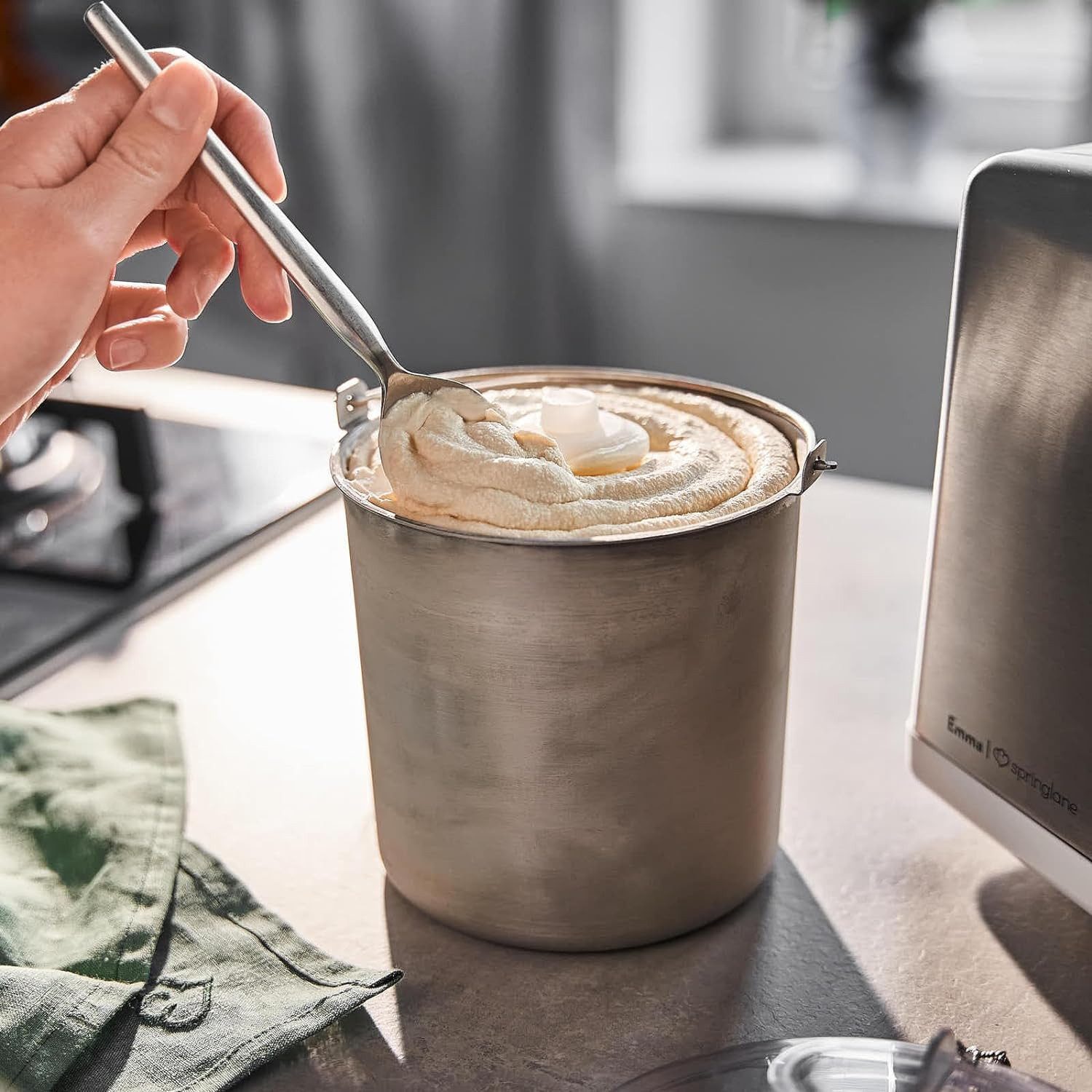 Springlane Eismaschine Emma 1,5 L mit selbstkühlendem Kompressor, aus Edelstahl, 1,50 l, 150,00 W, Eiscreme, Sorbet, Frozen Joghurt, inkl. Rezeptheft