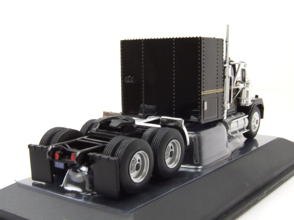 ixo Models Modellauto GMC General Zugmaschine 1980 schwarz, Maßstab 1:64