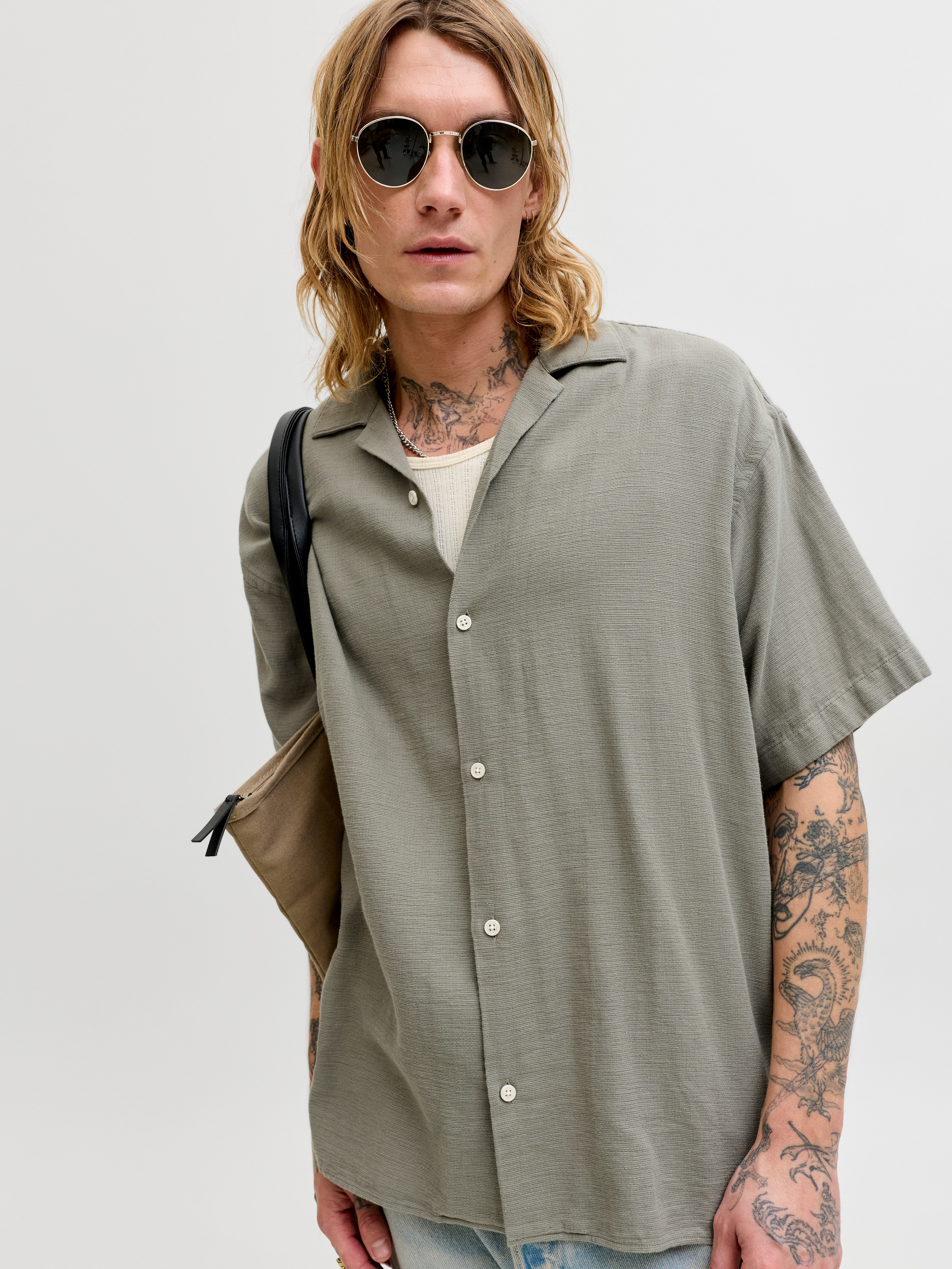Jack & Jones Kurzarmhemd JJELIAM RESORT SHIRT SS SN Baumwolle, loose fit