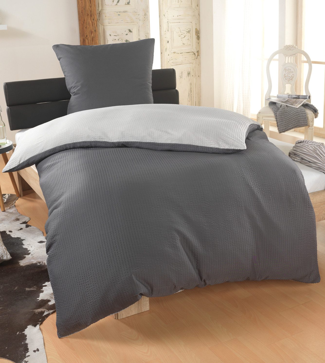 Dreamhome Wendebettwäsche aus 100 % Mikrofaser, 155 x 220 cm, Seersucker, Silber-Grau, Seersucker, 2 teilig, Für Allergiker geeignet, pflegeleicht, angenehm weicher Stoff