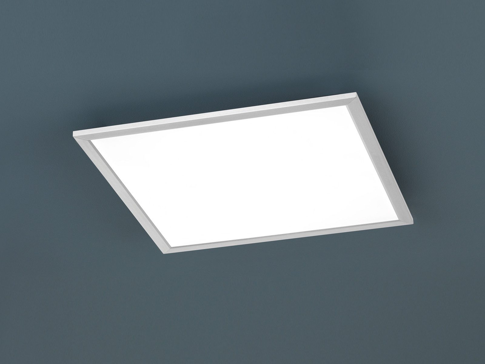 TRIO Leuchten LED Deckenleuchte, LED fest integriert, Warmweiß, LED Deckenpanel aus Metall, minimalistisch und extrem flach, 45x45cm