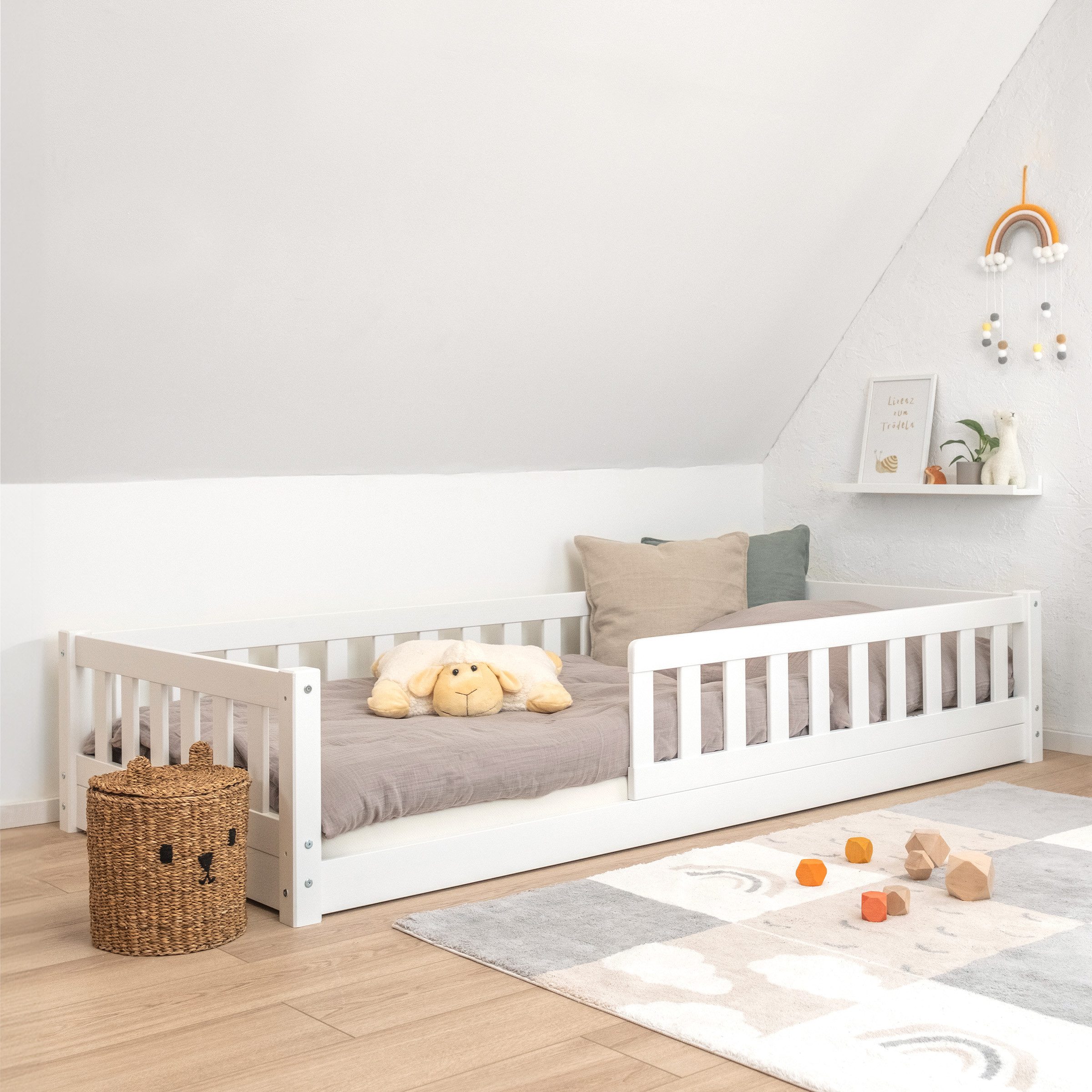 Ehrenkind Hausbett Lille aus massivem Kiefernholz (mit abnehmbarem Rausfall günstig online kaufen