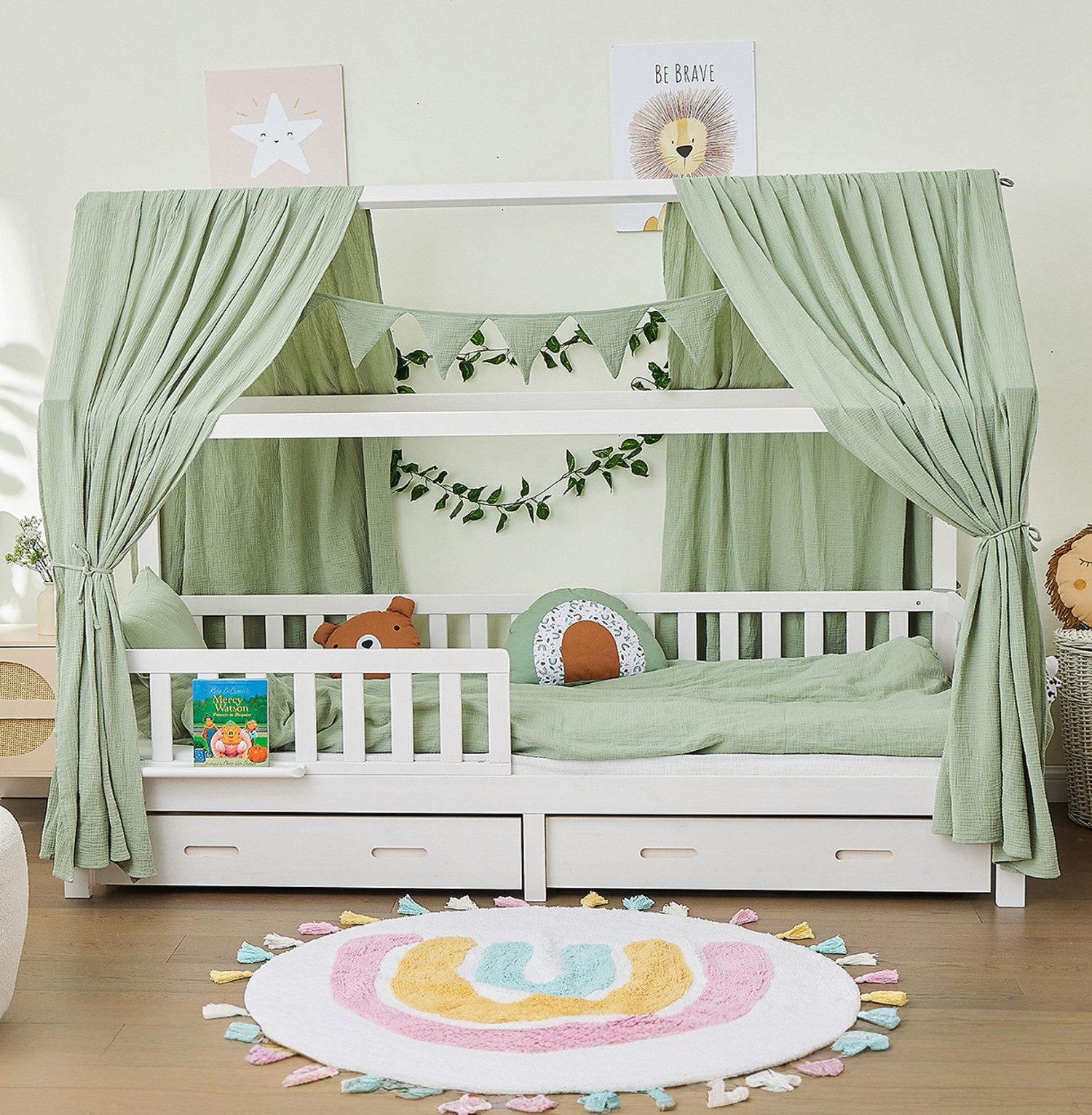 Alavya Home® Hausbett CLOUD aus Buche FSC® 100% zertifiziert KOMPLETT SET mit Musselin DEKO (Kinderbett 90x200 cm mit Schubladen I KOMPLETT Set - inkl. 100% Bio-Musselin Baumwolle Deko und Matratze I GOTS zertifiziert, Massivholzbett mit Rausfallschutz und Lattenrost I Jugendbett Liegefläche 200x90 cm), FSC zertifizierter aus massivem Buchenholz