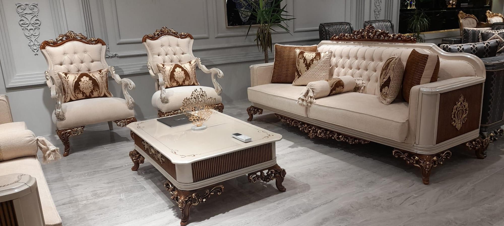 Xlmoebel Polstergarnitur Elegantes Barock Sofa-Ensemble mit luxuriösen Verzierungen, (Sofagarnitur, 3-tlg., 4tlg.Sofagarnitur 3 + 1 + 1 Sitzer + Couchtisch), Hergestellt in Europa