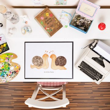Mr. & Mrs. Panda Schreibtischunterlage Schnecken Liebe - Weiß - Geschenk, Schreibtischunterlage Groß, verlie, (1 tlg)