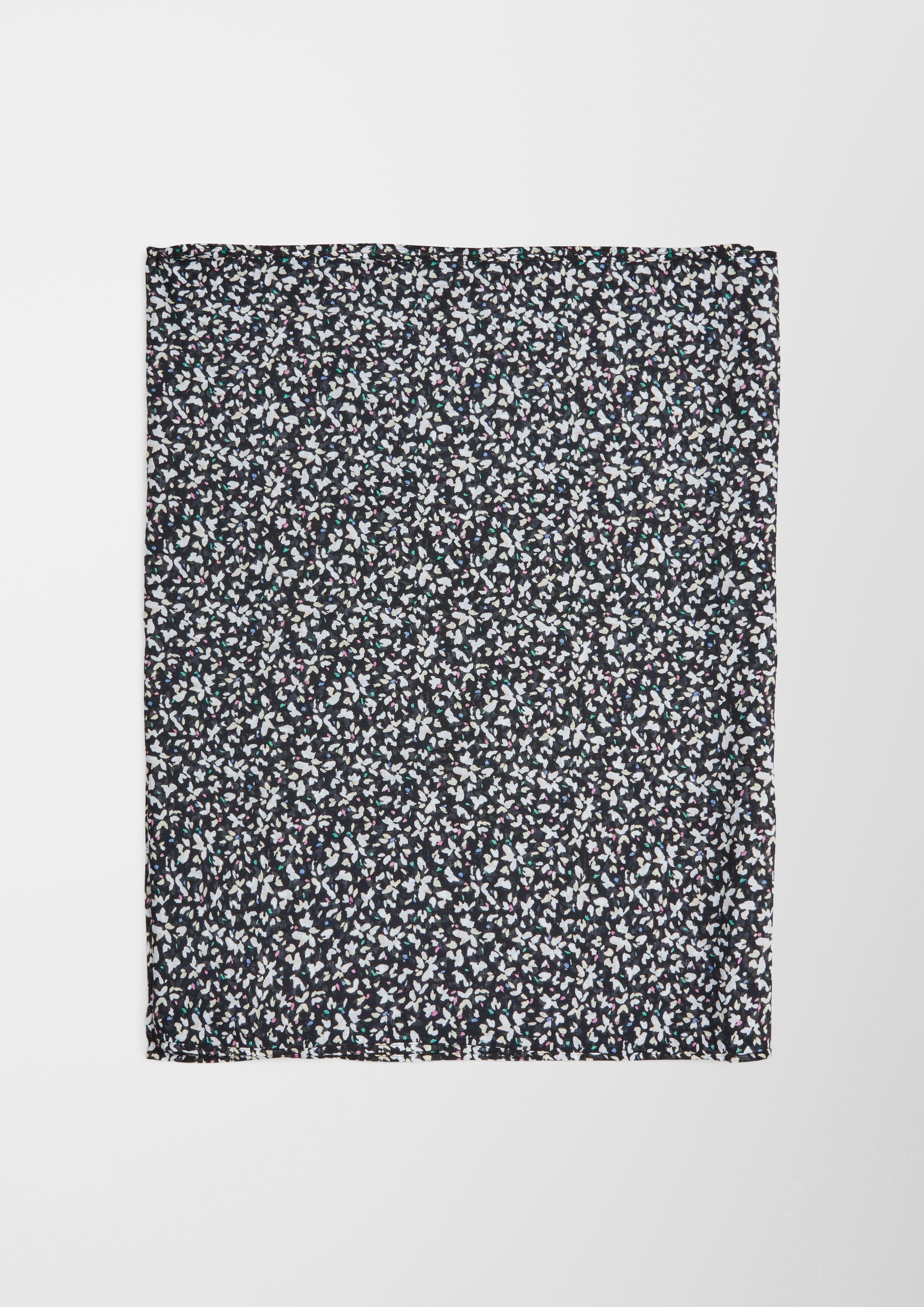s.Oliver Viskoseschal Muster mit schwarz floralem Halstuch