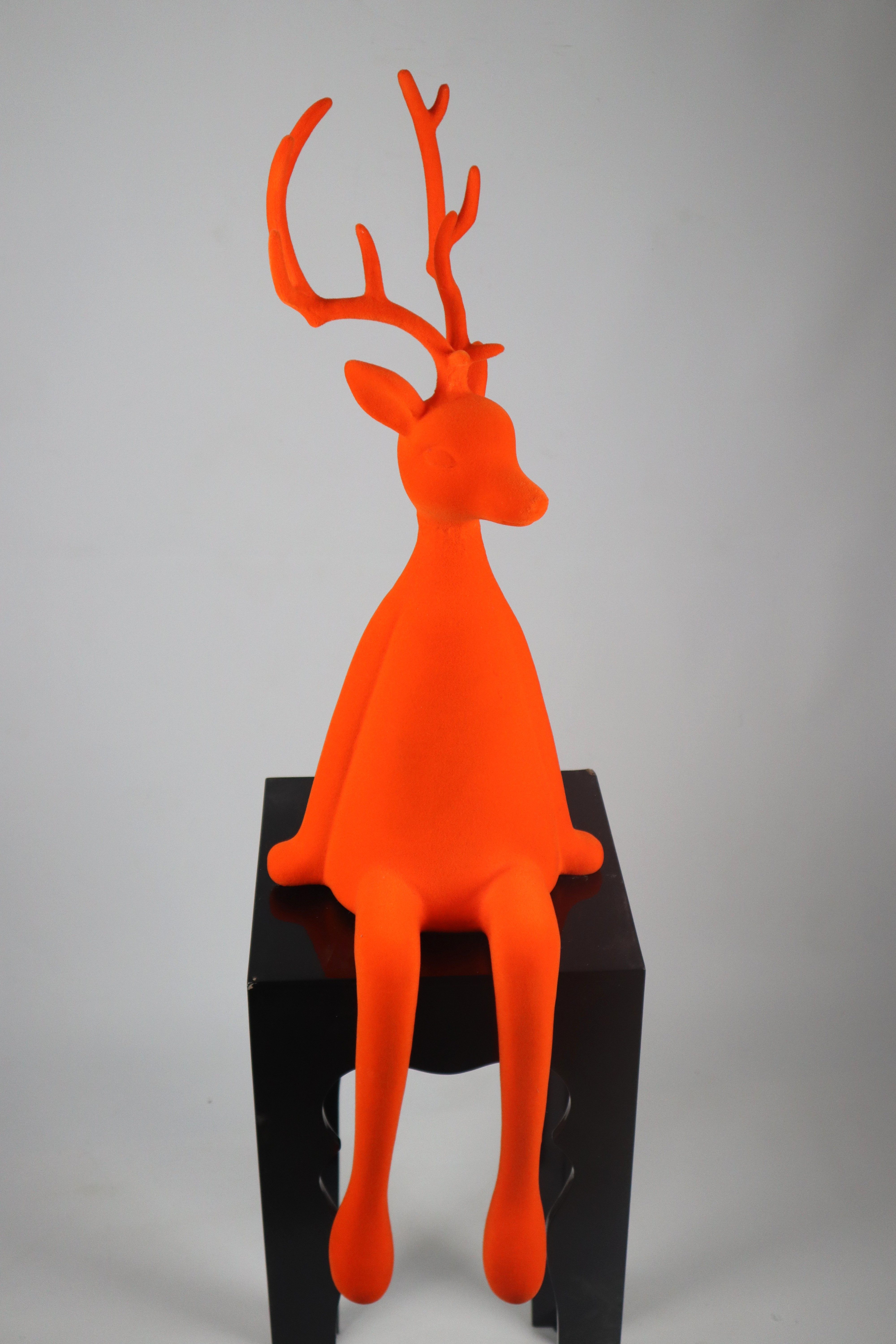 AM Design Weihnachtsfigur Rentier sitzend mit samtweichem Flock, aus Kunststoff, Höhe 93 cm, in verschiedenen Farben