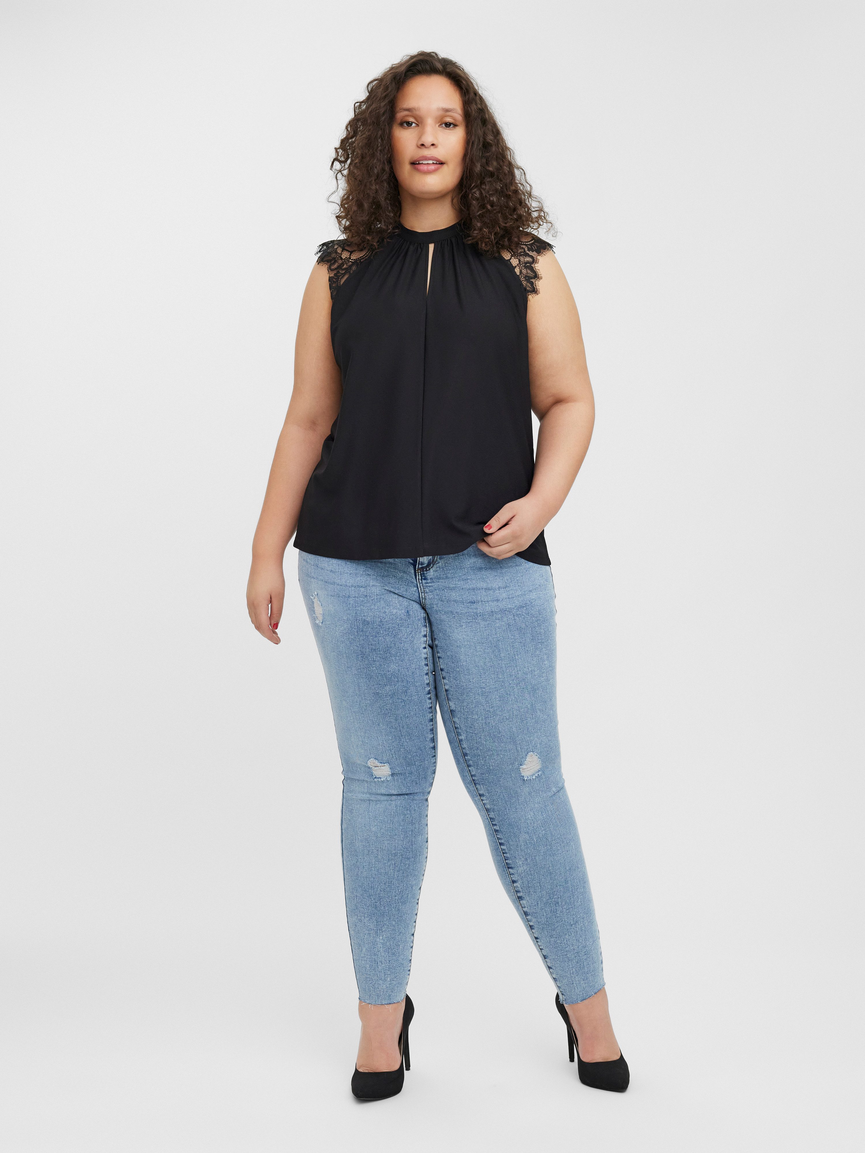 Vero Moda Curve Spitzenshirt VMMILLA SL LACE TOP NOOS CUR Materialmix, regular fit
