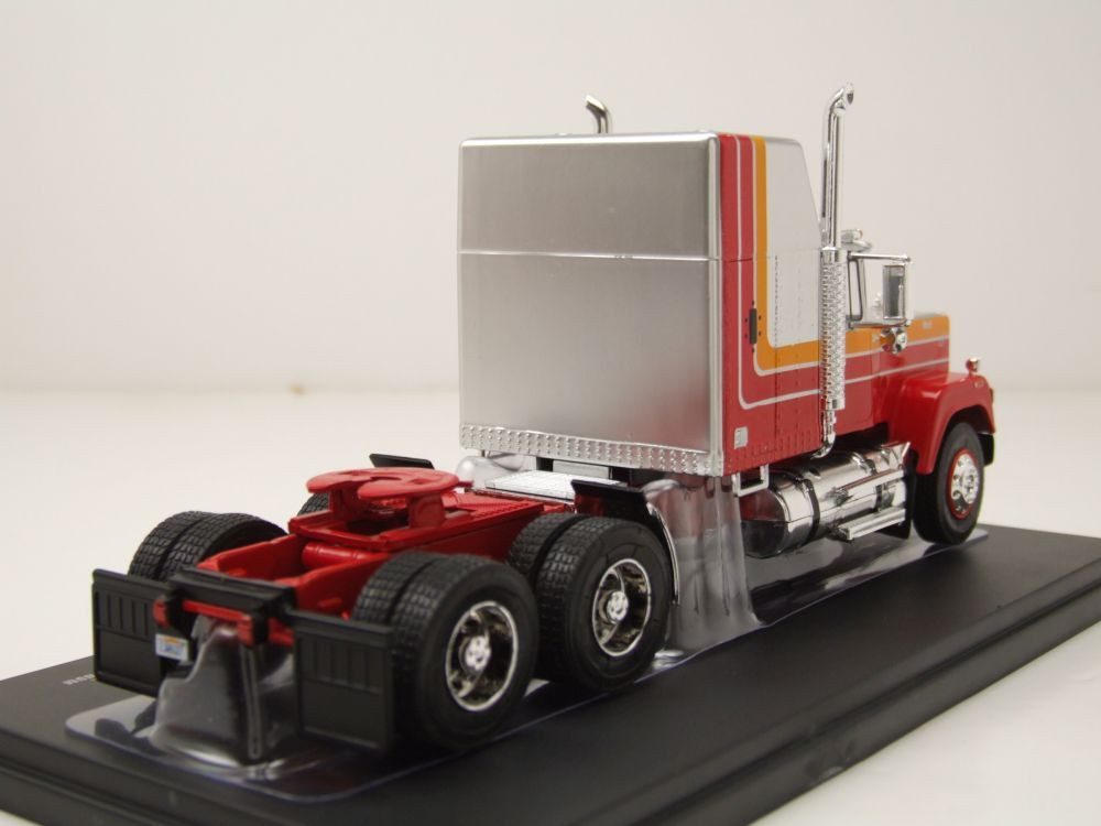 ixo Models Modellauto Mack Superliner Magnum Zugmaschine 1985 silber rot, Maßstab 1:43