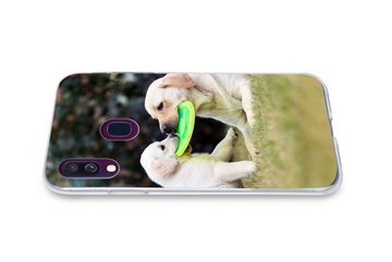 MuchoWow Handyhülle Hund mit seinem Welpen und einem Frisbee, Handyhülle Samsung Galaxy A40, Smartphone-Bumper, Print, Handy
