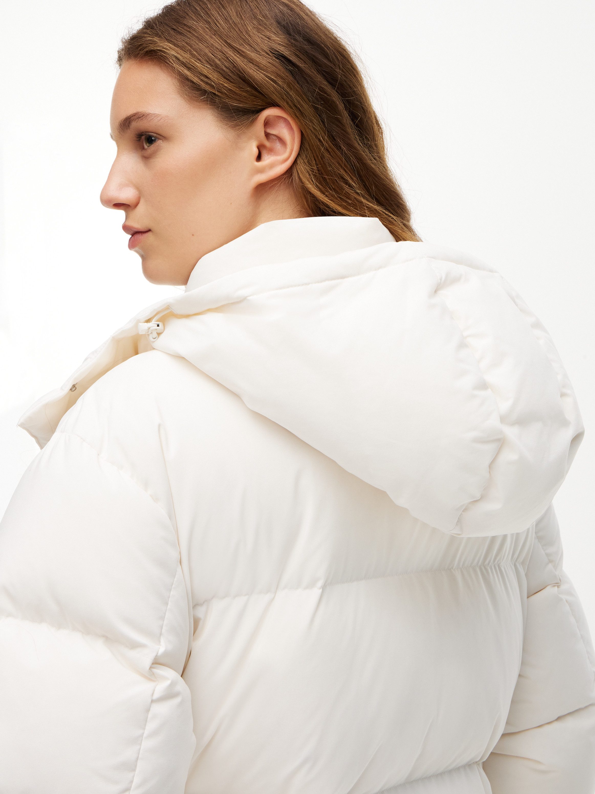Tommy Jeans Steppmantel TJW ALASKA LONG PUFFER EXT mit seitlichen Schlitzen mit Druckknopfverschluss