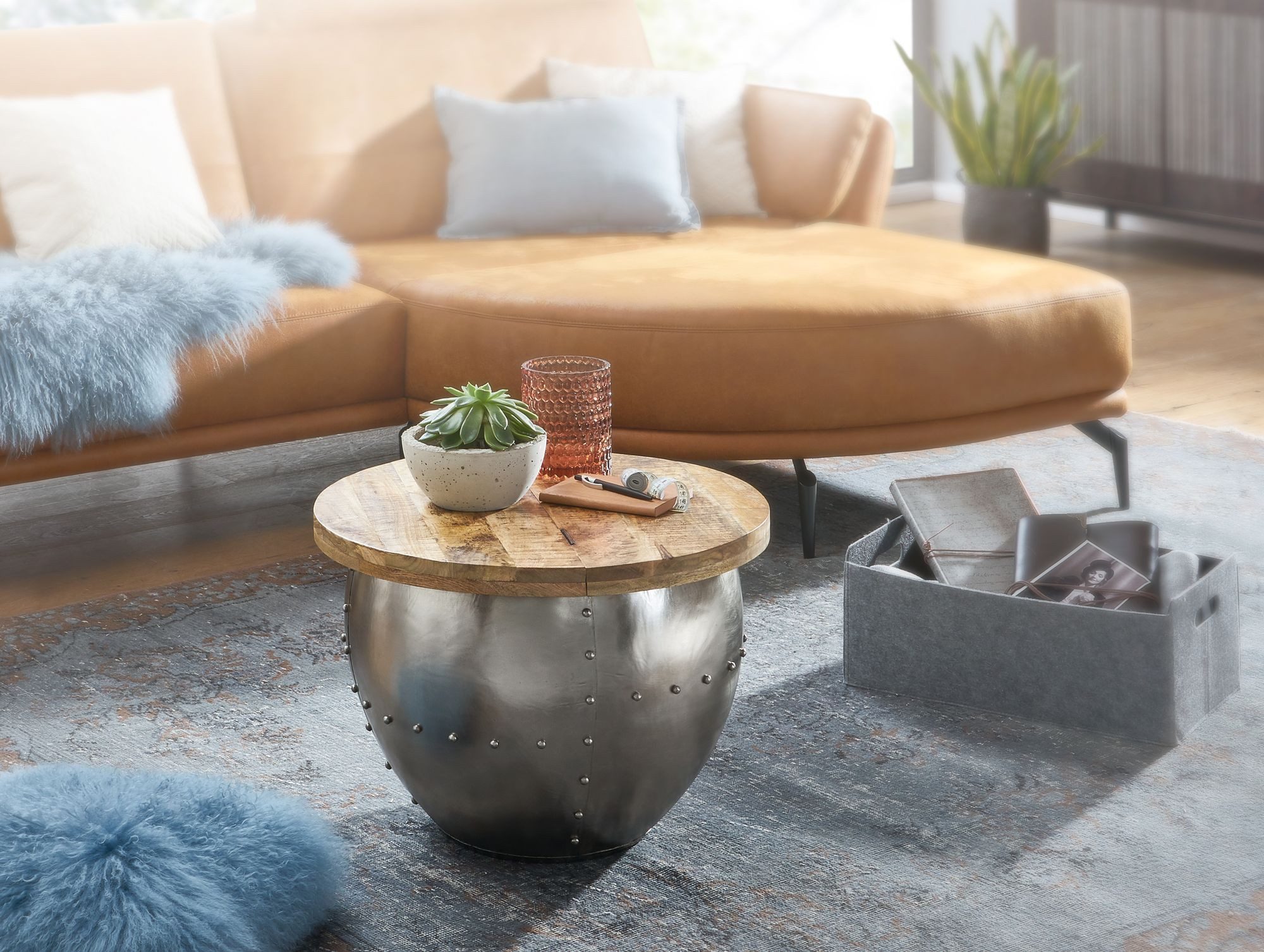 Wohnling Couchtisch WL6.310 Rund Holz Metall Sofatisch Ø 60 cm Tisch Industrial Staurau (Mango Massivholz / Metall 60x43x60 cm Silber Rund), Sofatisch mit Stauraum, Wohnzimmertisch Industrial