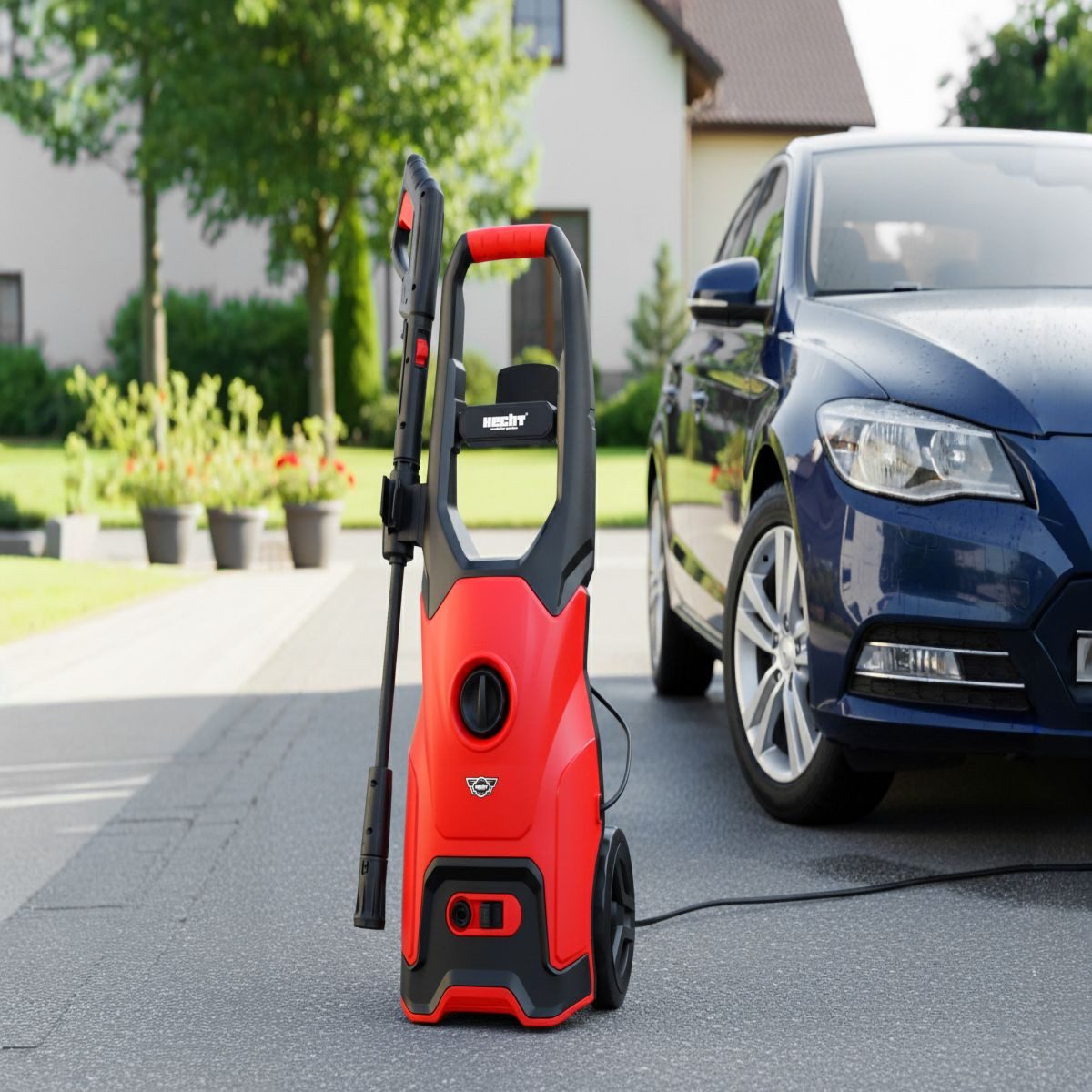 Hecht Hochdruckreiniger elektrisch mit Terrasen- & Waschbürste, 5,7m Schlauch, Druck max: 160 bar, Fördermenge max: 420 l/h, Transporträder, regulierbare Vario-Düse