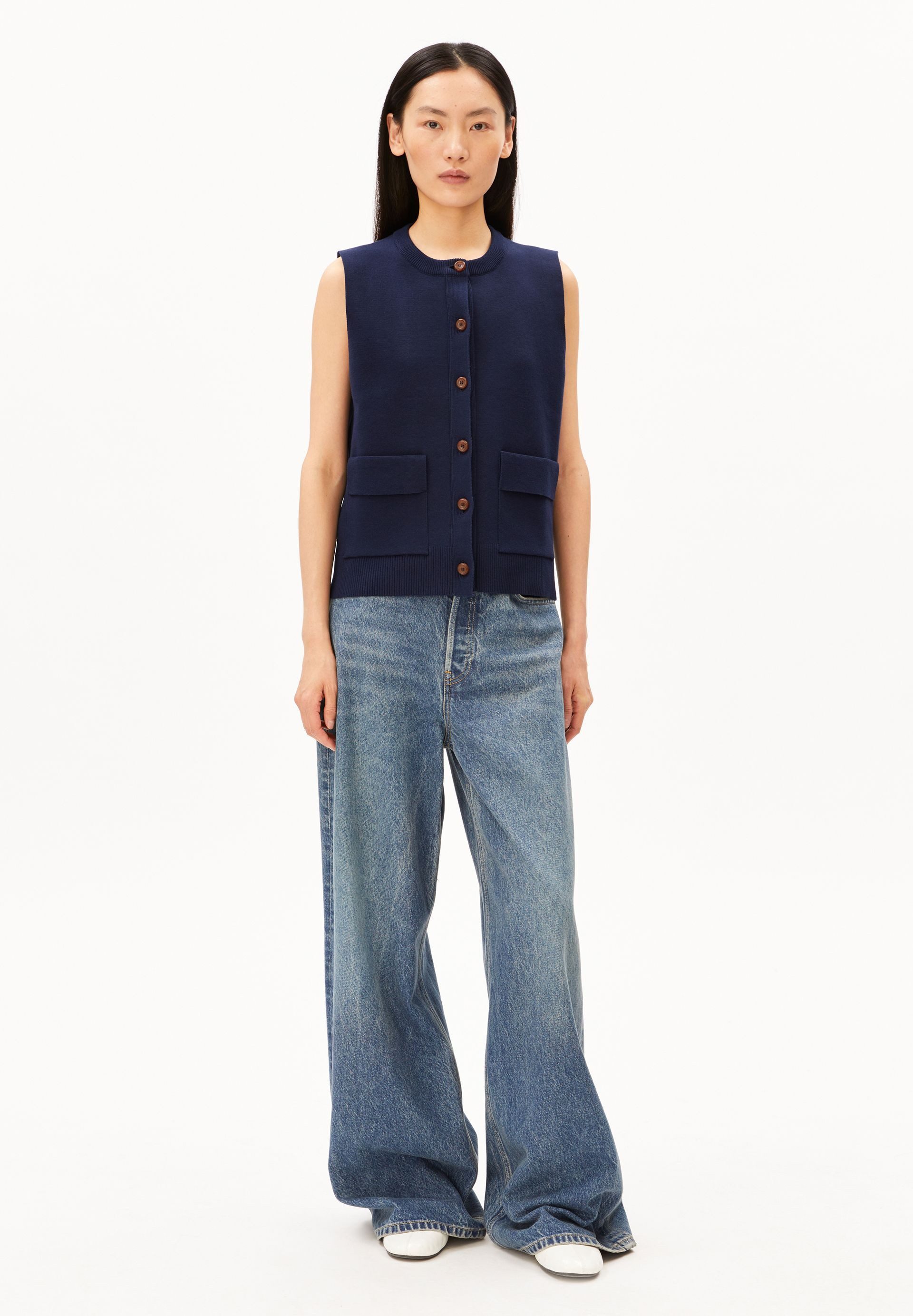 Armedangels Pullunder COMPACT CREW Strickweste aus 100% Bio-Baumwolle (1-tlg) Strickweste aus 100% Bio-Baumwolle