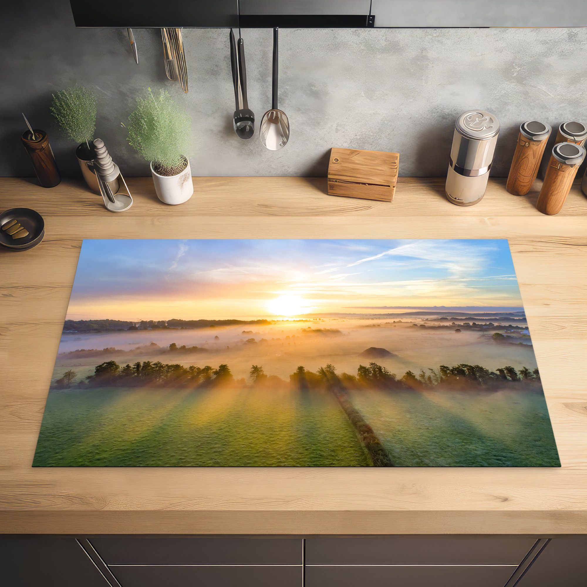 Farbenfroher über 83x51 (1 Landschaft, Vinyl, Herdblende-/Abdeckplatte küche Ceranfeldabdeckung, tlg), cm, MuchoWow ruhigen einer Arbeitsplatte für Sonnenaufgang