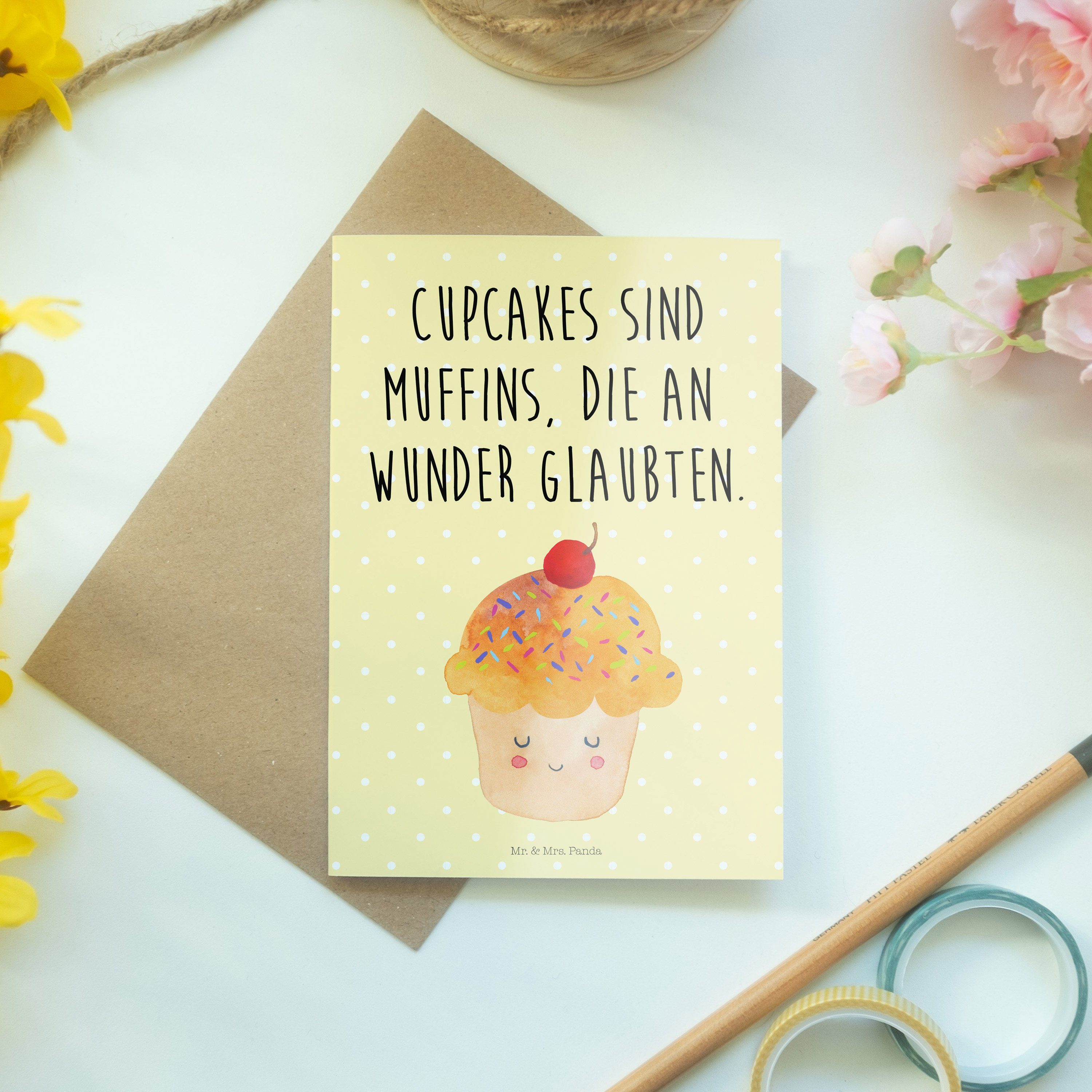 Mr. & Mrs. Panda Grußkarte Gelb Cupcake Pastell Geschenk, - Hochzeitskarte, Glückwunschkarte 