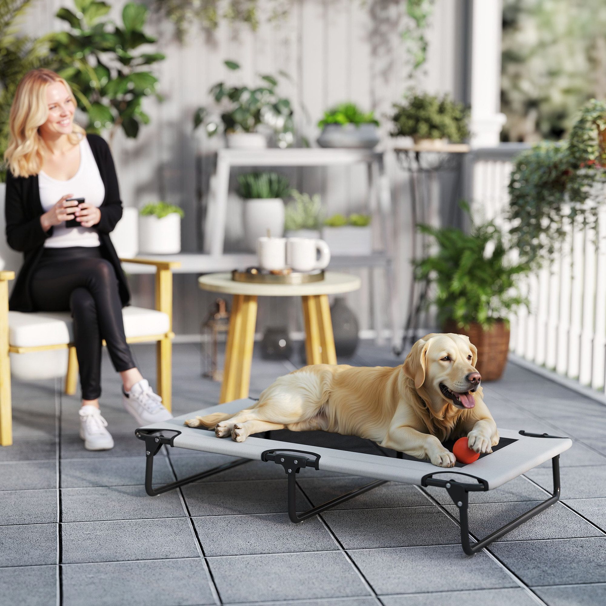 PawHut Tierbett Hundeliege Outdoor, Erhöhtes Hundebett, klappbare Haustierliege, Polyester, für Draußen Camping, 107x61x20cm, Hellgrau