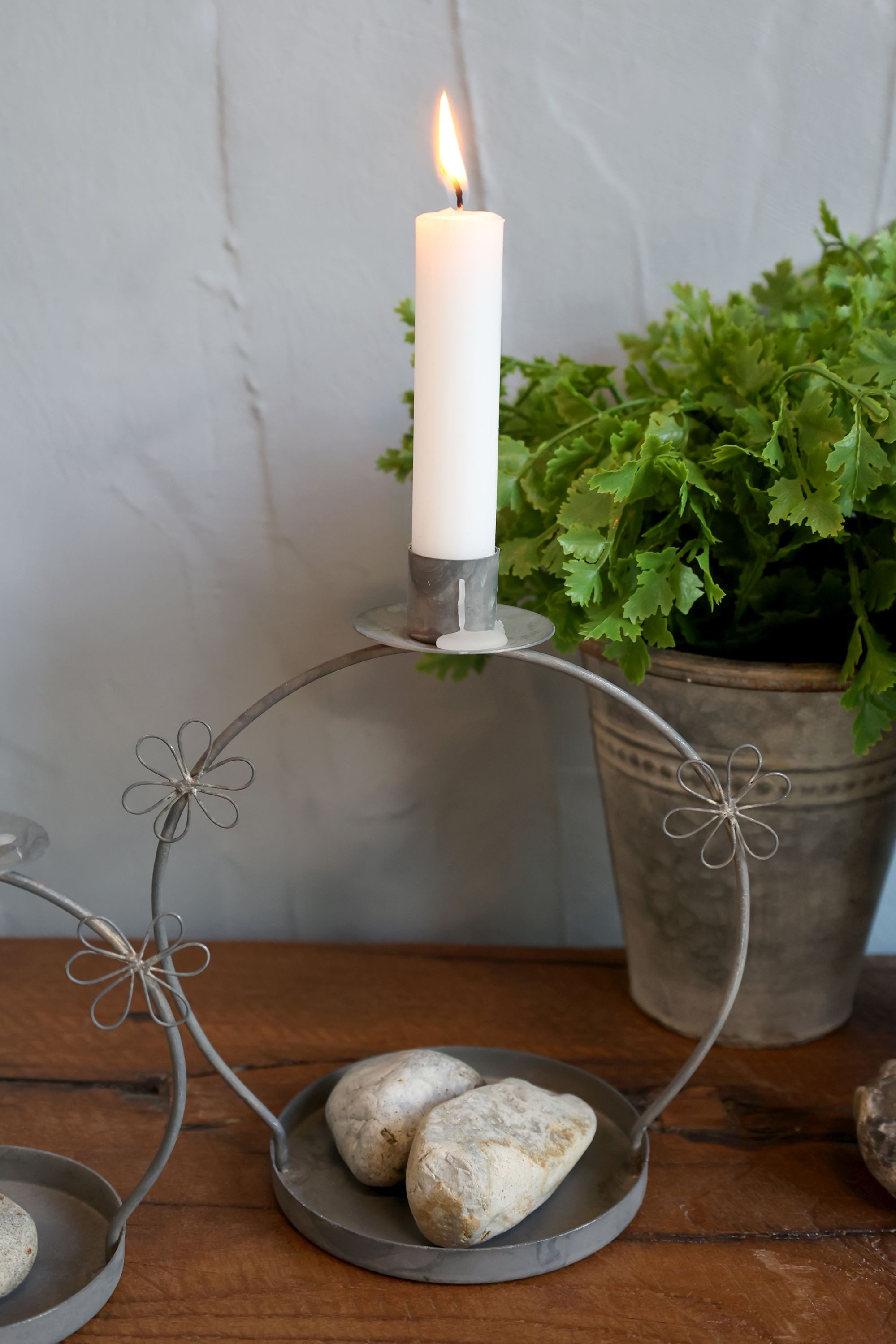 Chic Antique Kerzenhalter Chic Antique - Kerzenständer Kerzenhalter mit Blumen H 18 cm Grau