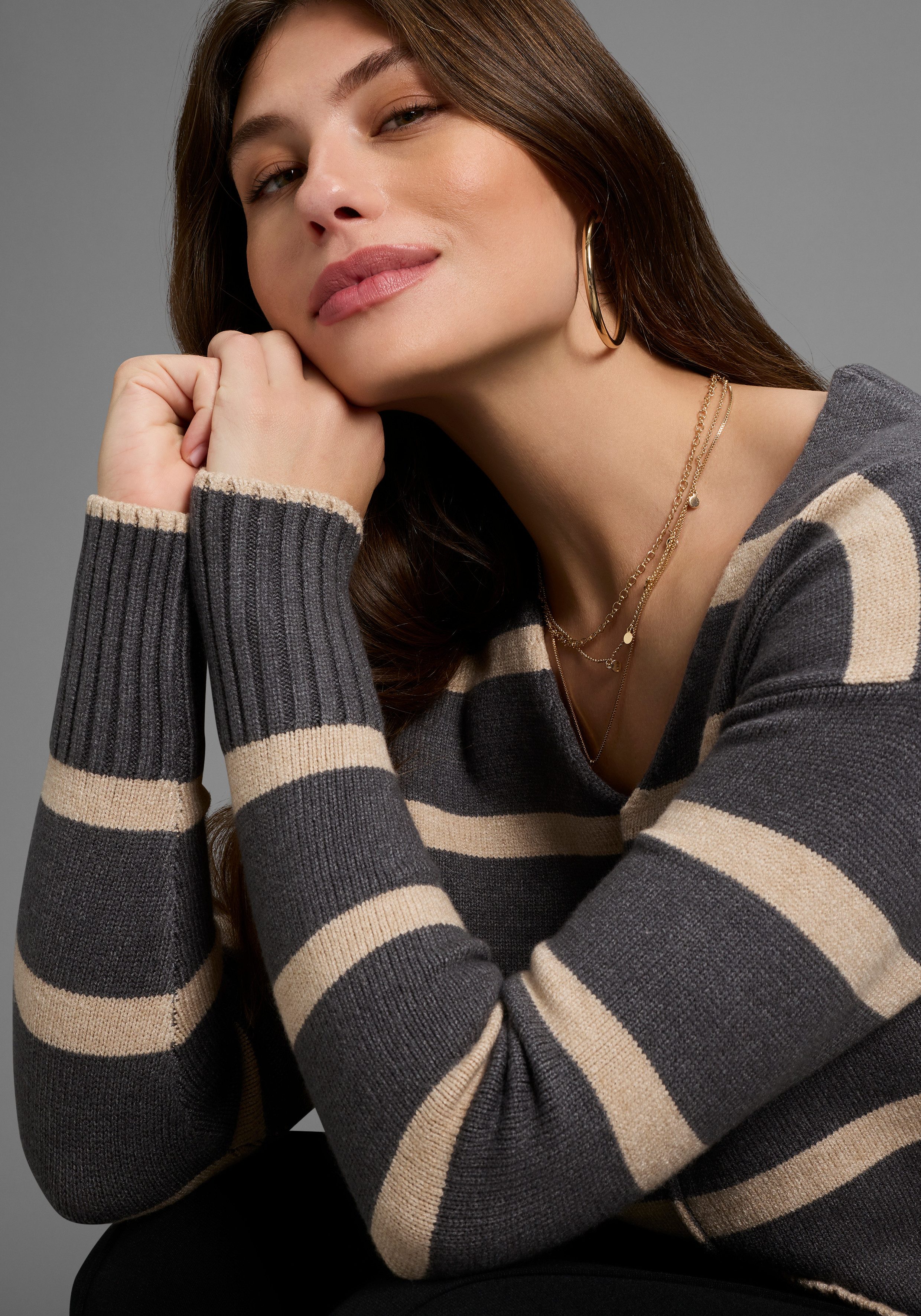 Laura Scott Streifenpullover softer Übergangsstrick mit V-Ausschnitt in lässiger Passform. Reduzierter Preis € 38,49. Unverbindliche Preisempfehlung € 54,99, (€ 38,49 pro 1 Stk)