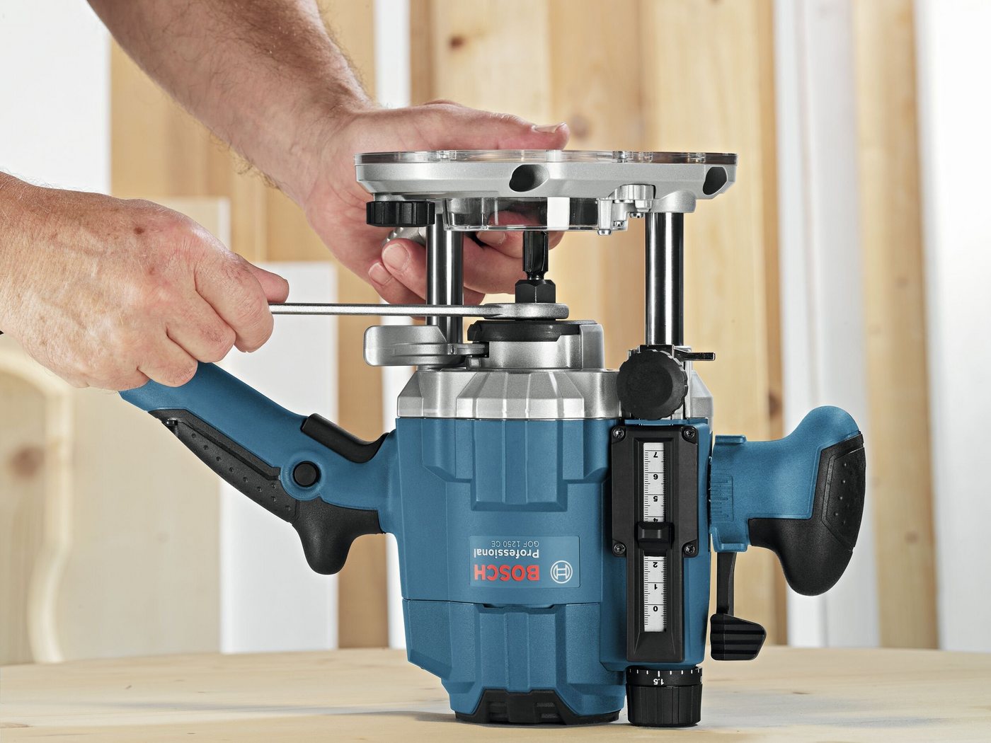 Thumbnail - Bosch Professional Oberfräse GOF 1250 CE, Im Karton