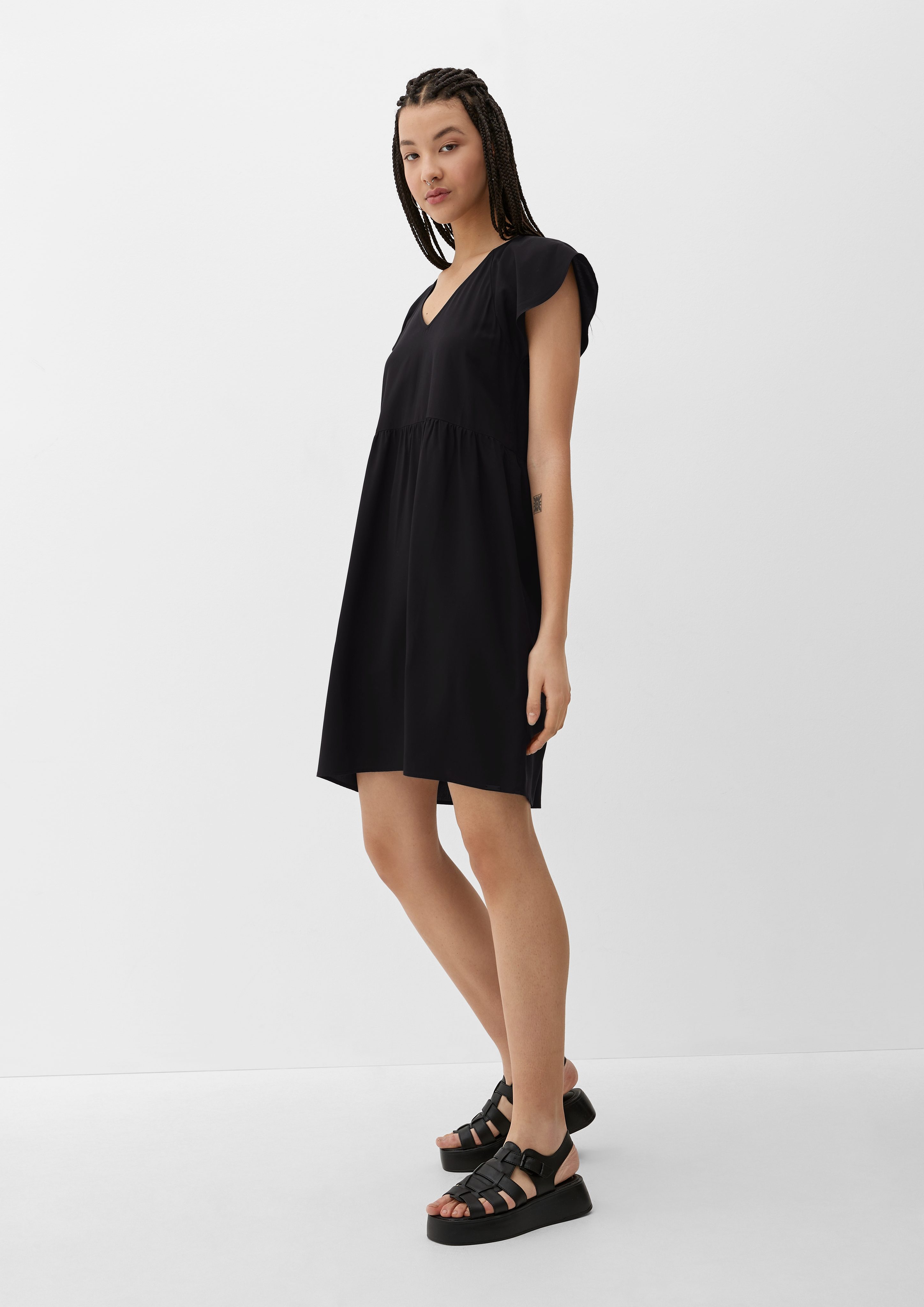 QS Kurzes Raffung Minikleid Kleid aus Viskose schwarz