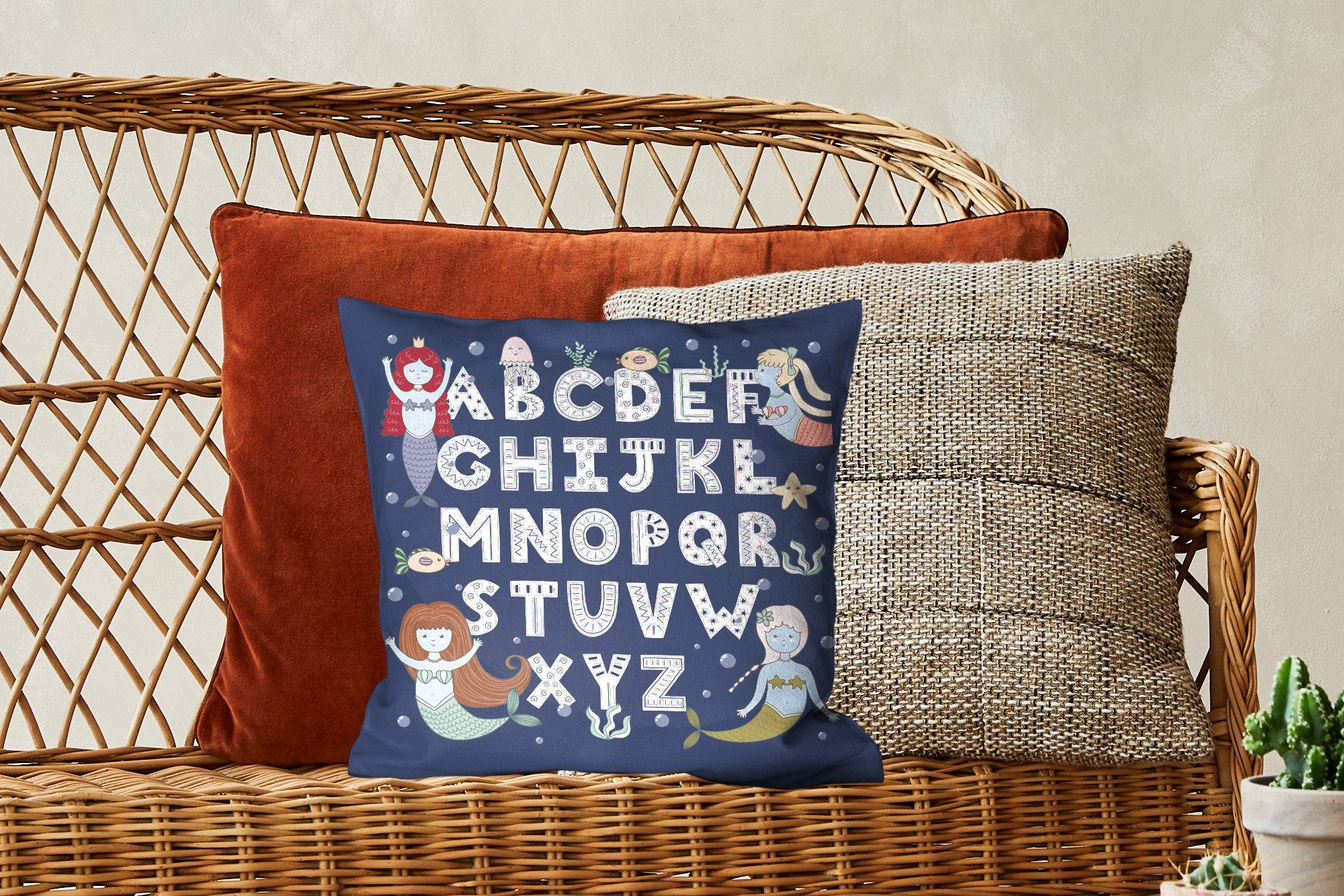 MuchoWow Dekokissen Illustration Alphabet mit Hintergrund, mit Zierkissen Schlafzimmer, dunklen Sofakissen auf für Füllung Deko, Meerjungfrauen einem Wohzimmer