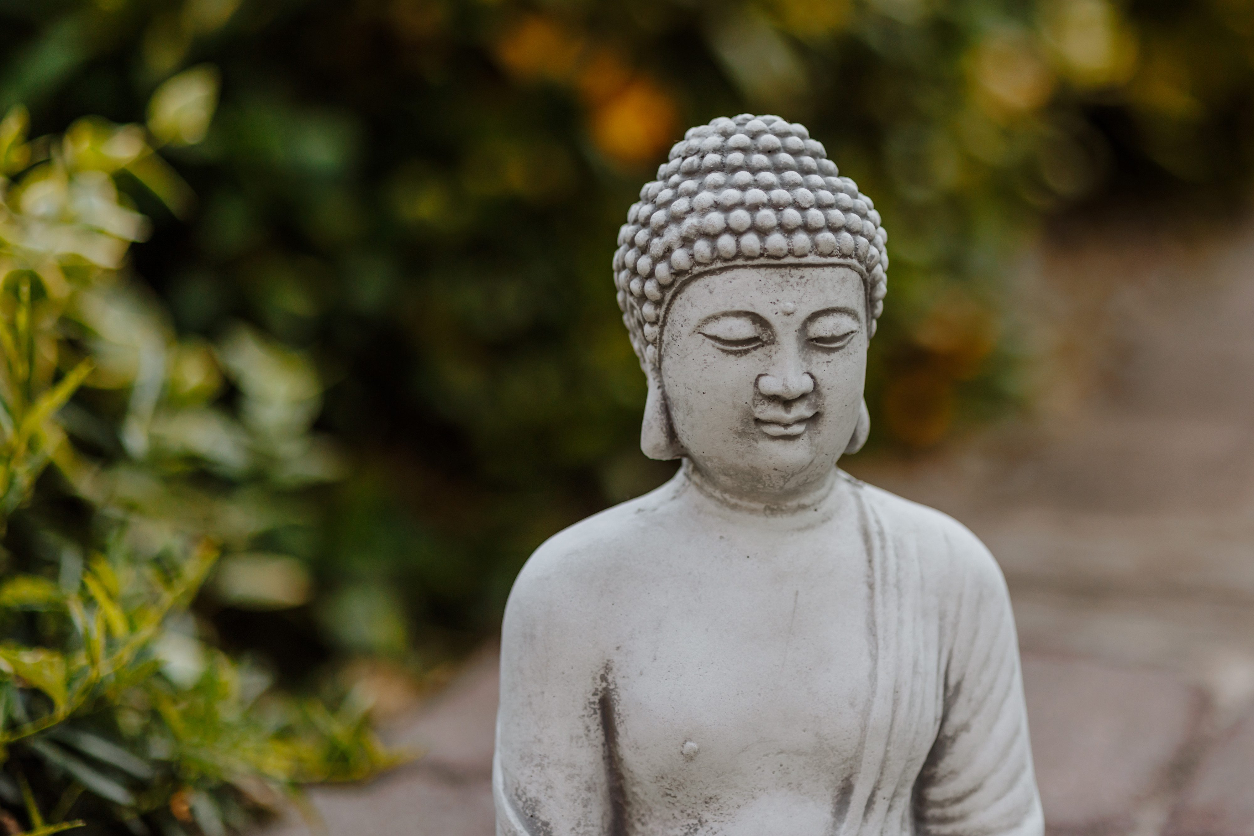 gartendekoparadies.de Gartenfigur Buddha in tiefer Meditation, Steinfigur, H. 30 cm, 6 kg, Frostsicher
