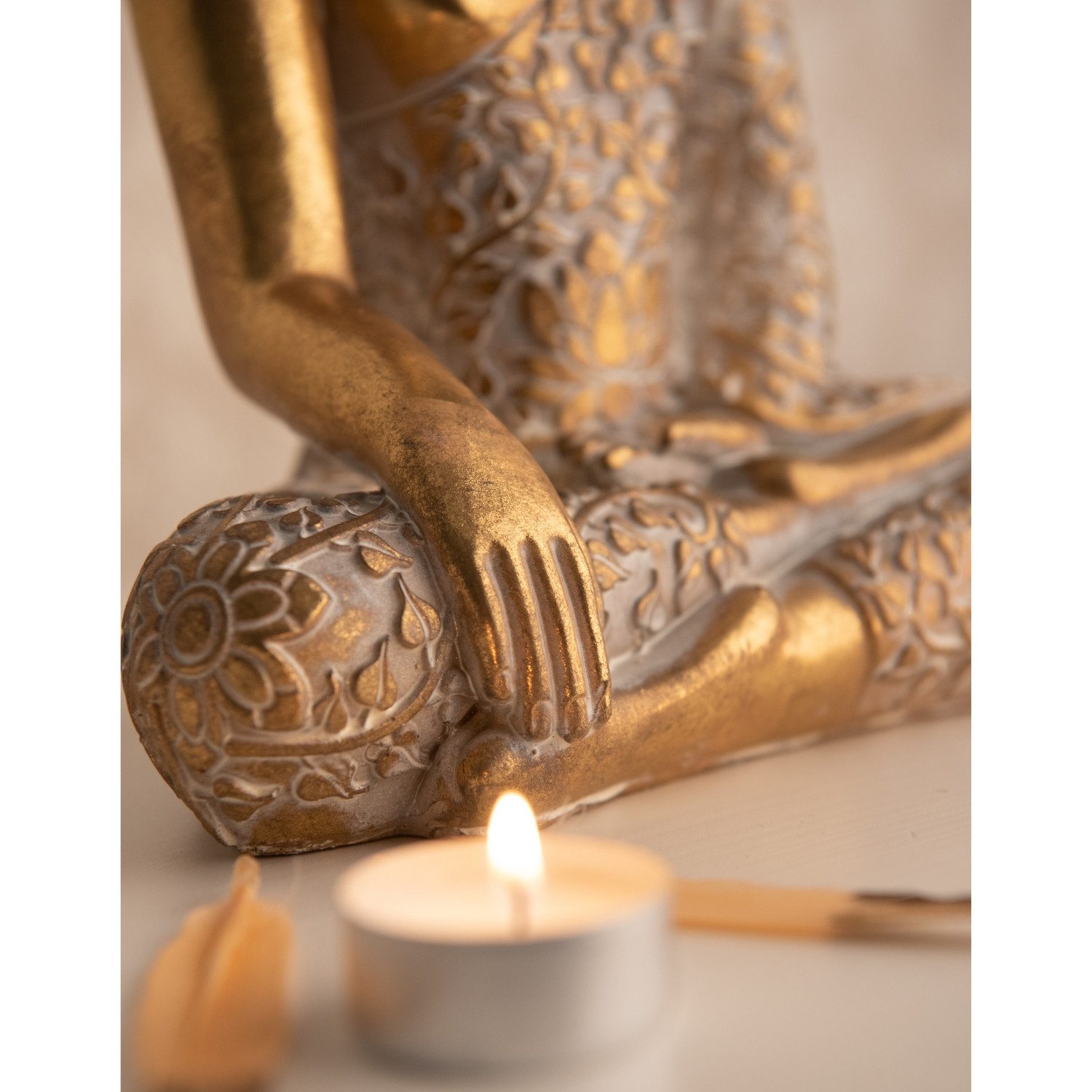 Kamelio Buddhafigur Buddha Figur sitzend 30cm Gold mit weiß Deko-Figur
