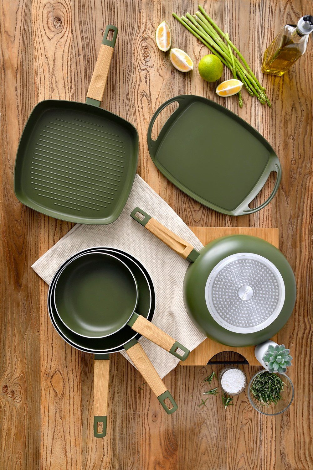San Ignacio Bratpfanne Pfanne "Earth" Bräter Grillpfanne, geschmiedetes Aluminium (Griff in Holzoptik, Olivgrün), schnelle und gleichmäßige Hitzeverteilung