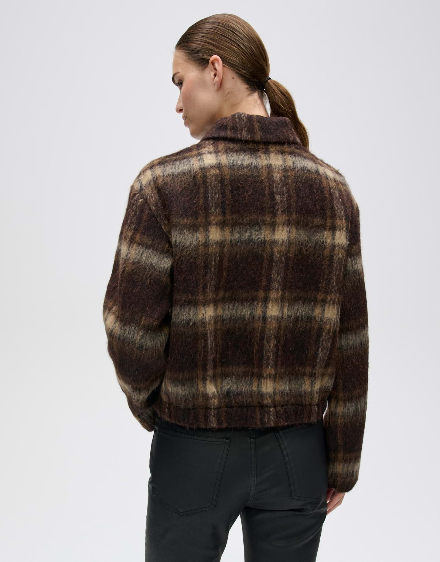 OPUS Kurzjacke Hakaro heritage aus fließender Webware Lockere Passform für stilvolle und bequeme Alltagslooks