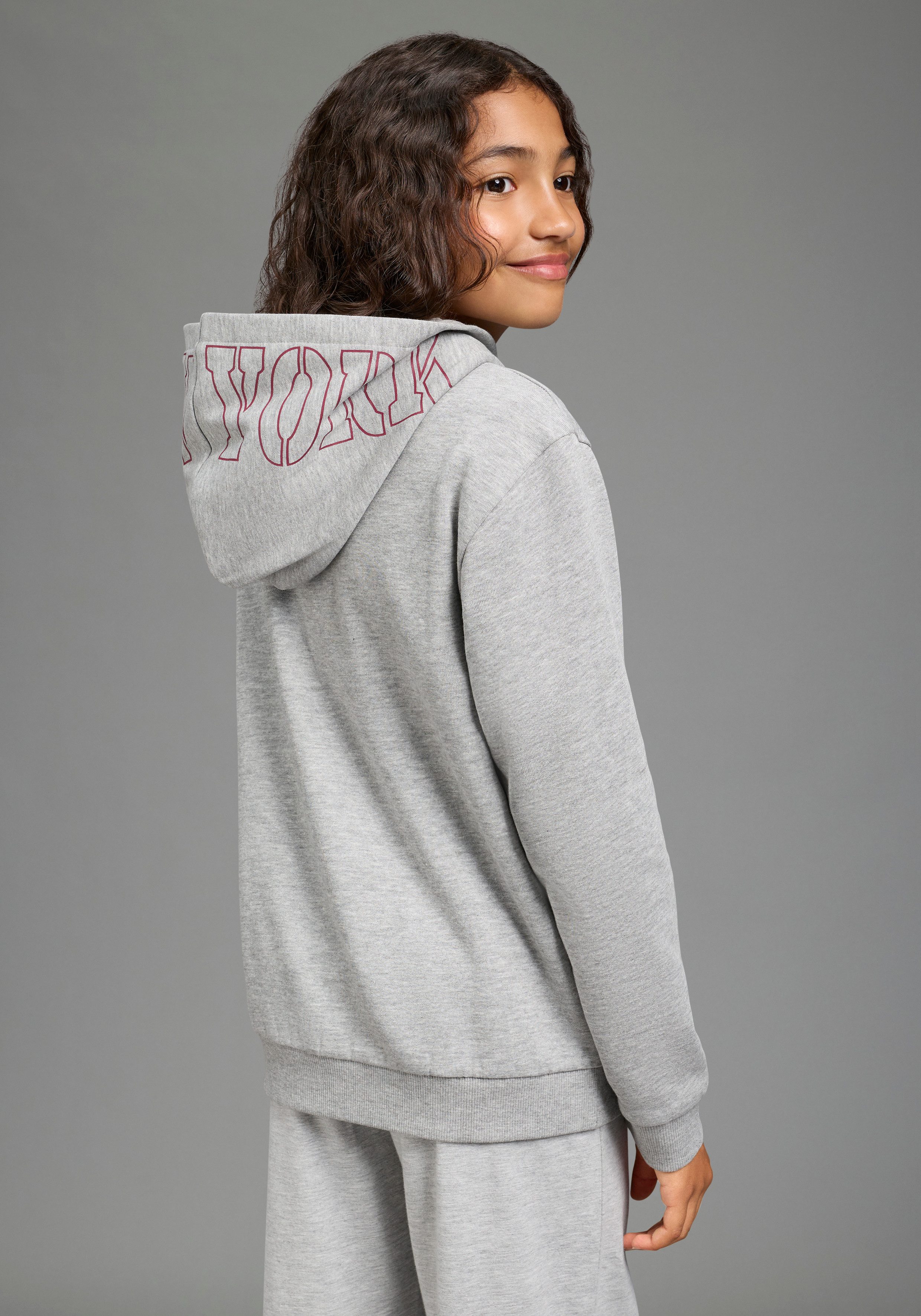 KIDSWORLD Kapuzensweatshirt, Hoodie mit Print auf der Kapuze Langarm, weite Passform, stylischer Druck, Basic-Stil