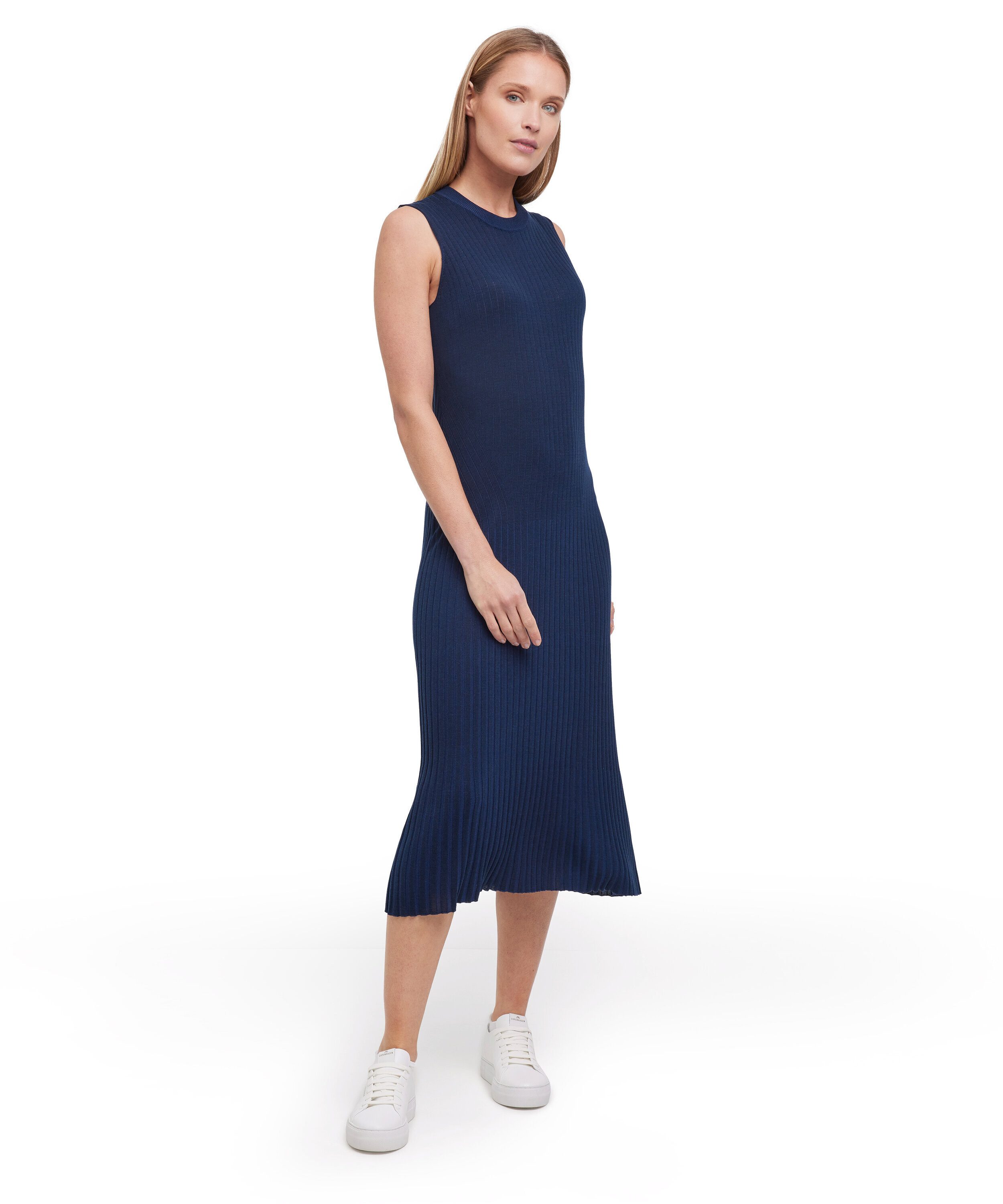 FALKE Strickkleid (1-tlg) tailliertes Strickkleid in moderner Midi-Довжина