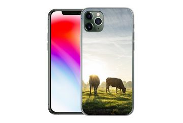 MuchoWow Handyhülle Kühe - Sonne - Gras, Handyhülle Apple iPhone 11 Pro Max, Smartphone-Bumper, Print, Handy