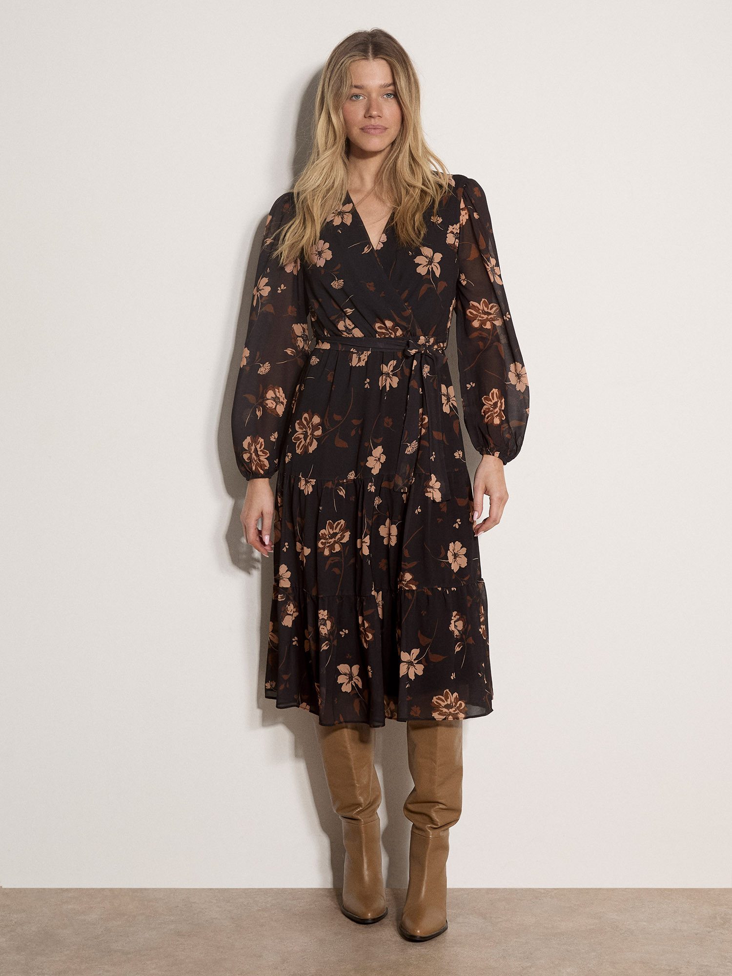 Apricot Midikleid Chiffonkleid in wadenlänge (2-tlg., Kordelzug) mit Blumenmuster und Stufen