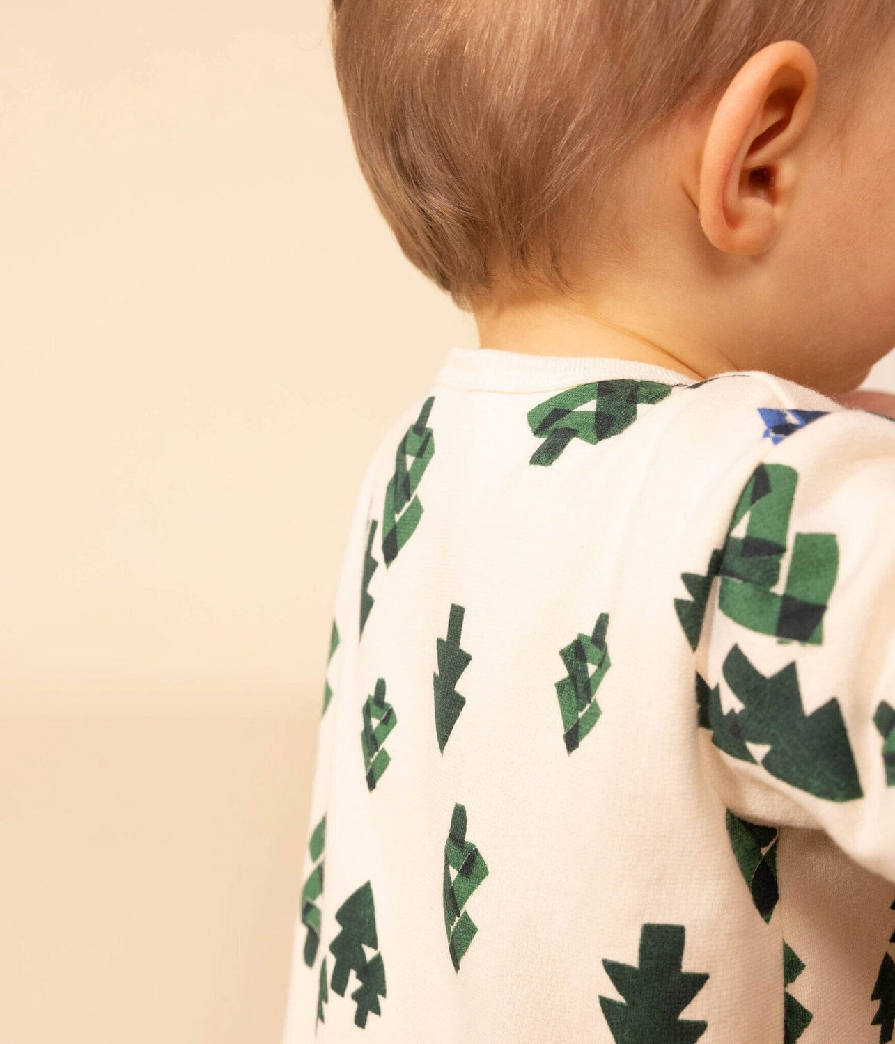 Petit Bateau Strampler Petit Bateau Strampler mitTannenbäumen und Häusern