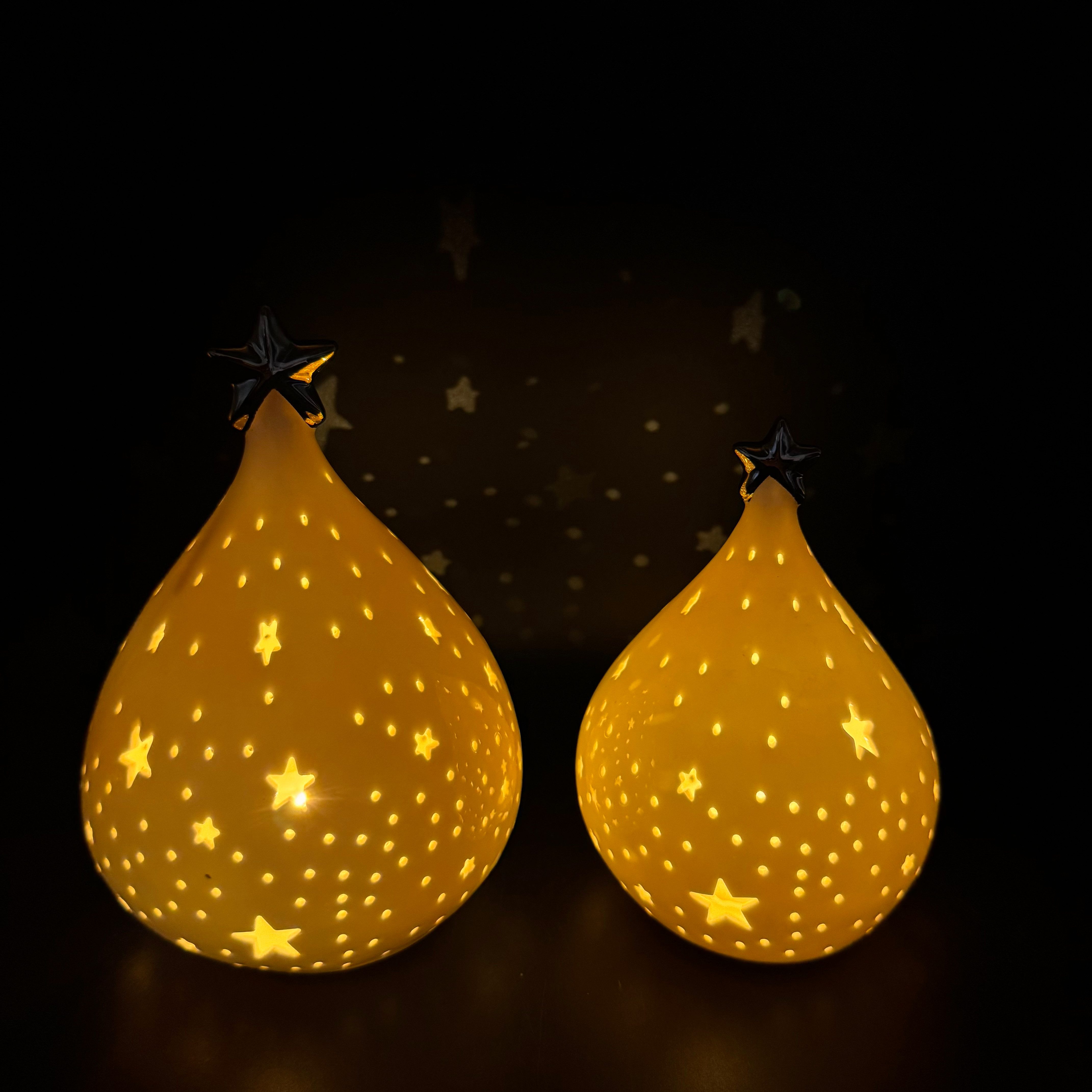 Online-Fuchs LED-Dekofigur Keramik Tropfen mit LED-Beleuchtung und Timer - Deko Herbst & Winter (warmweiß oder seichter Farbwechsel wählbar, 14 & 17 cm groß), inklusive 6-Stunden Timerfunktion - Weihnachtsdekoration