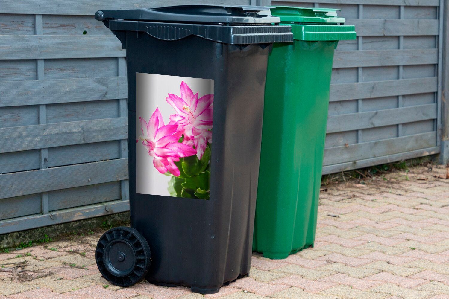 Deckelkaktus Sticker, des der Container, Abfalbehälter (1 MuchoWow Mülleimer-aufkleber, St), Nähe Mülltonne, aus Blüten Wandsticker