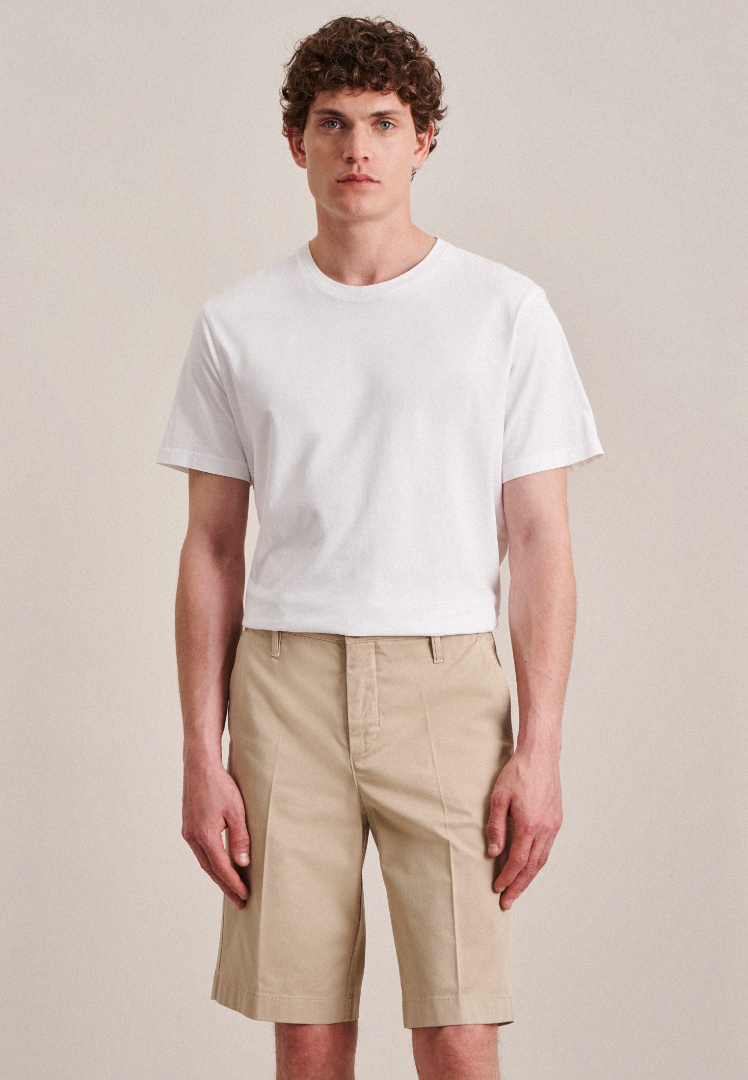 Chinoshorts Schwarze Rose