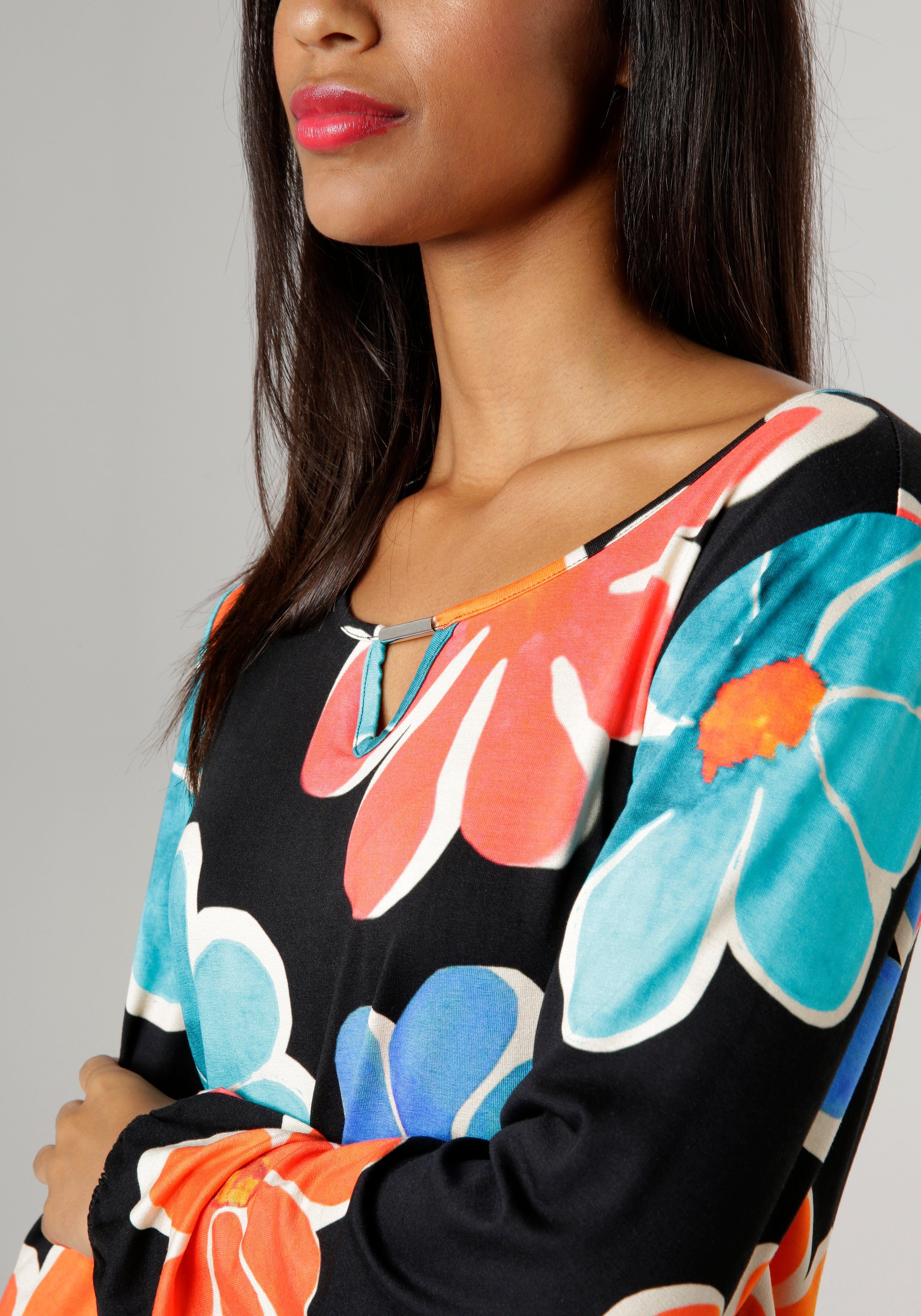 Aniston SELECTED Langarmshirt mit Cut-out und farbenfrohem Blütendruck