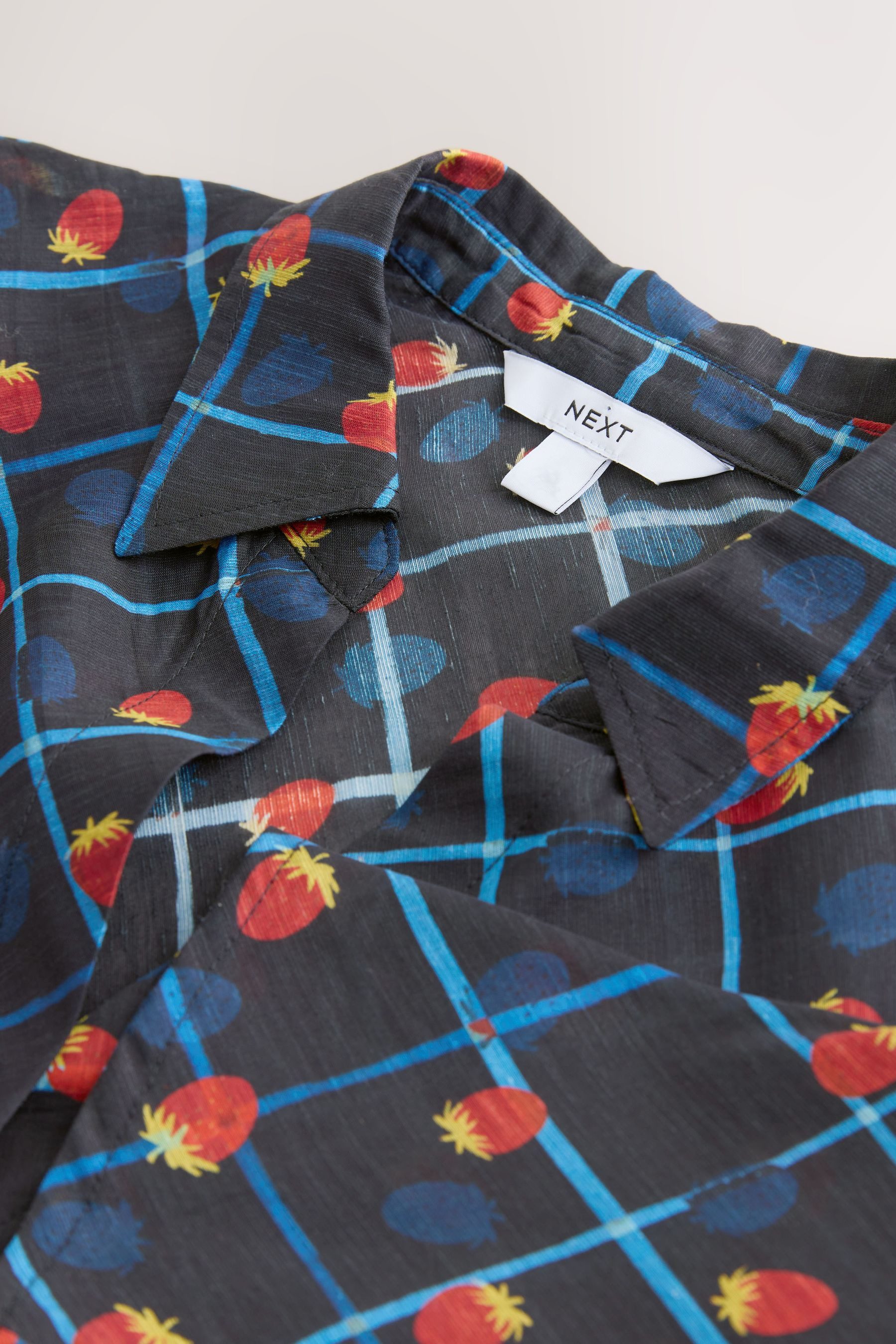 Next Hemdbluse T-Shirt mit V-Ausschnitt und Kragen aus Lyocellmix (1-tlg)