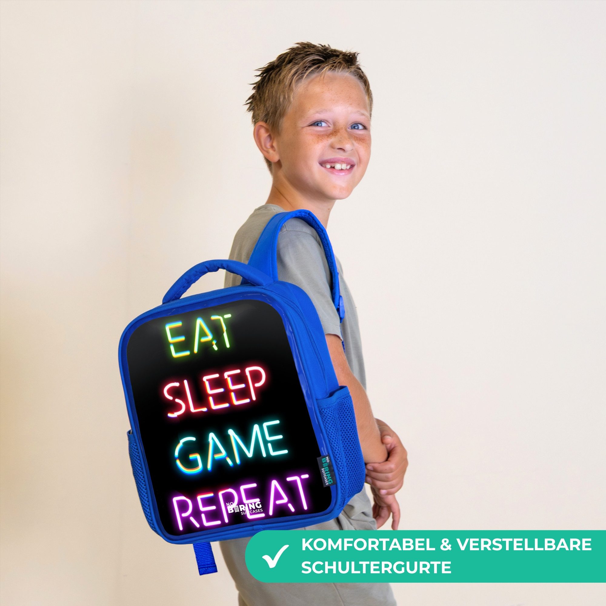 NoBoringSuitcases.com© Rucksack Blau - Qoute mit Neonröhren, Kinderrucksack, Schulrucksack, Freizeitrucksack, Jungen, Kindergarten
