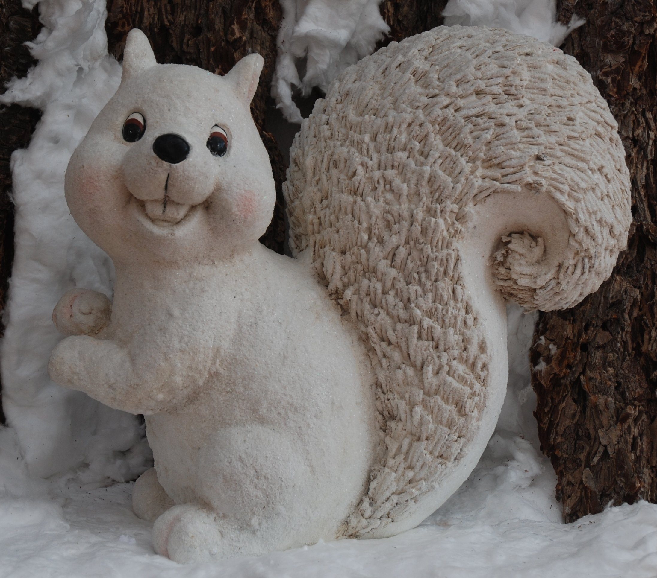 MystiCalls Weihnachtsfigur Winter Dekofigur Eichhörnchen - Weihnachten Dekoration Figur