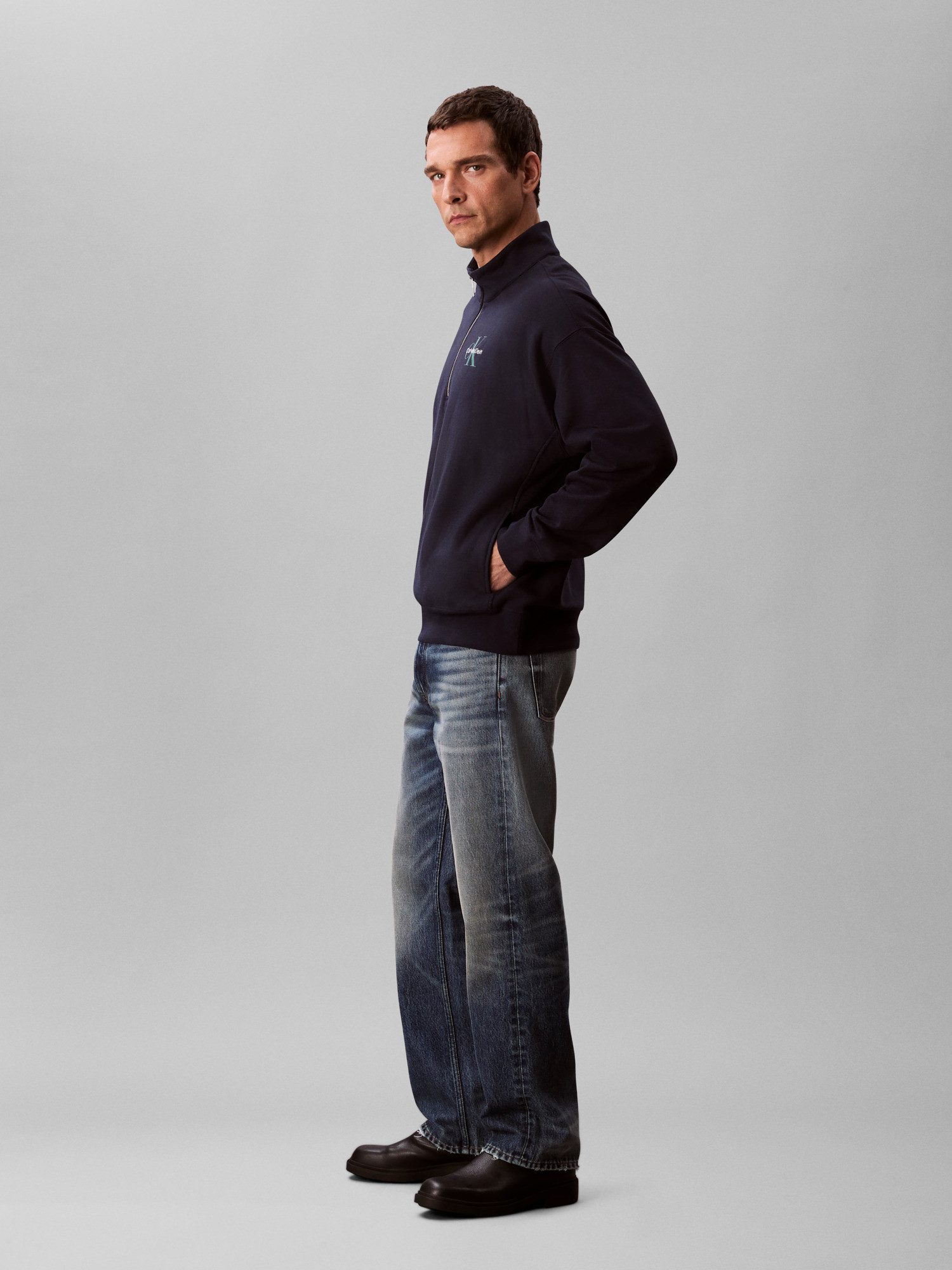Calvin Klein Jeans Sweatshirt LS EU 350TERRY MICRO MONOLOGO QT Regular fit, Stehkragen und Reißverschluss