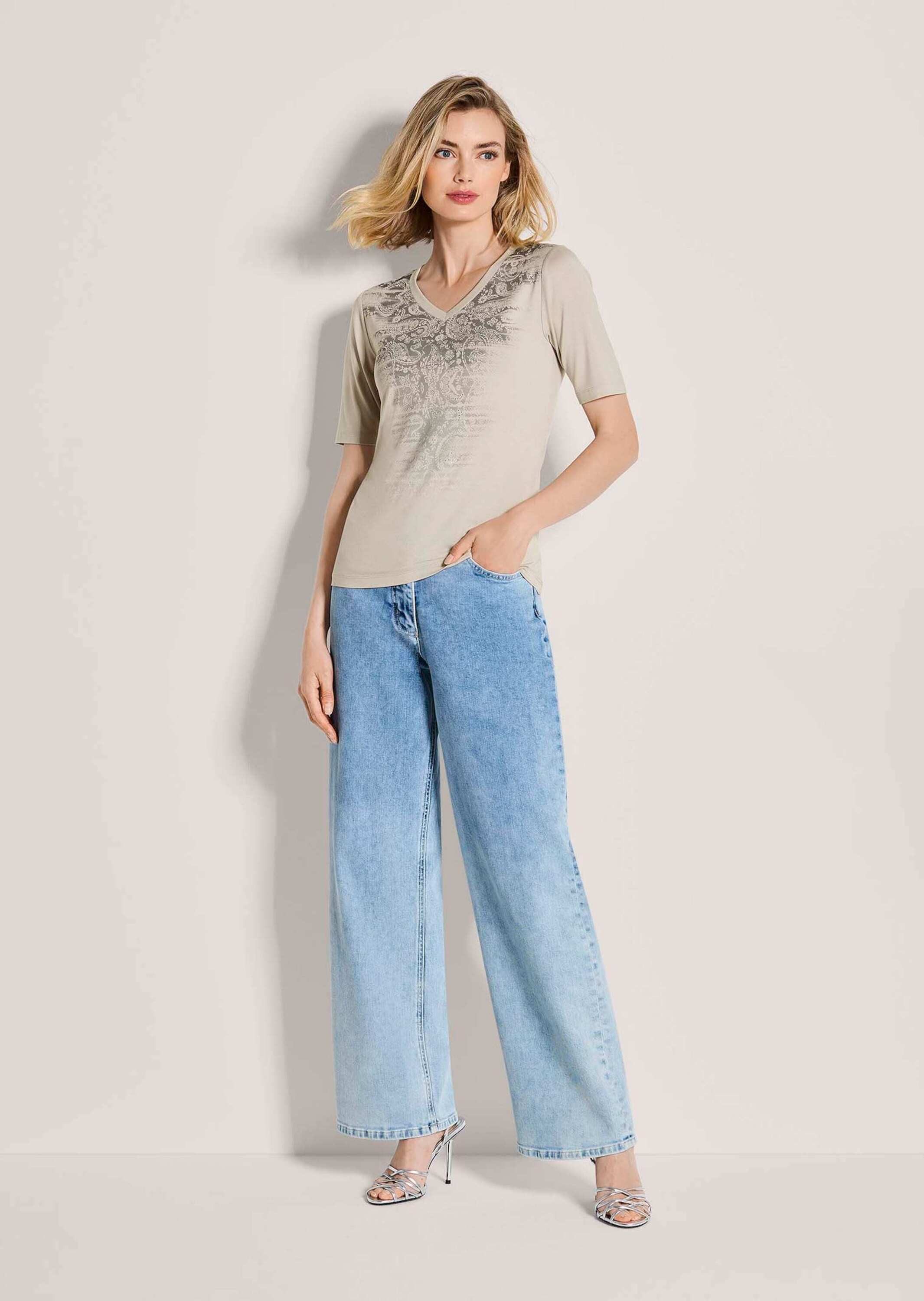 MADELEINE Kurzarmshirt Printshirt mit Strass Jerseyshirt mit V-Ausschnitt, Paisley-Muster und Kurzarm