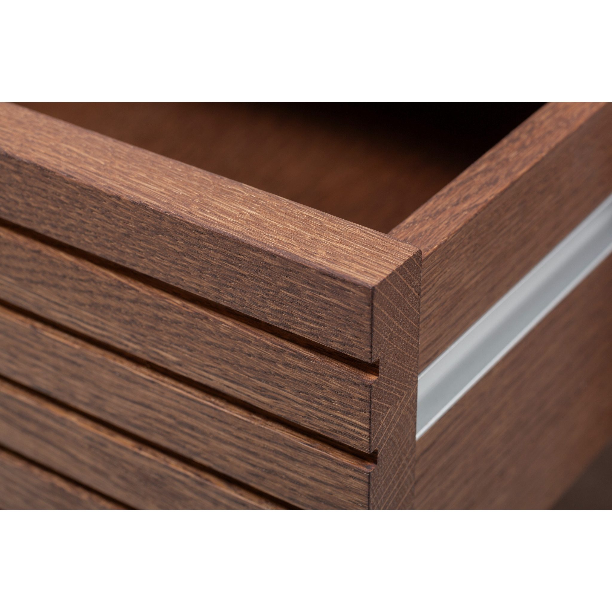 Woodek Design Nachttisch Emma, skandinavische Nachtkommode mit Schublade und Metallschienen (Ablagetisch aus amberfarbener Eiche, 1-St., griffloser Nachtschrank), Landhaus Beistelltisch